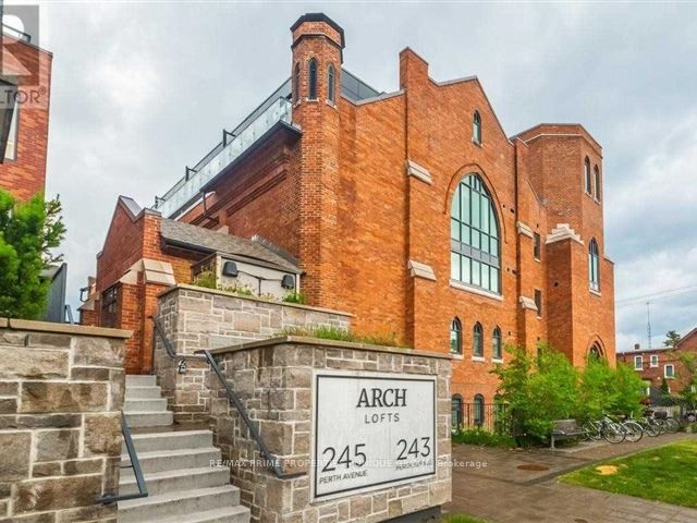 245 Perth Avenue 304, Toronto, On M6p 3x9