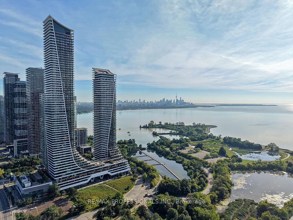 30 Shore Breeze Drive 2418, Toronto, On M8v 0j1