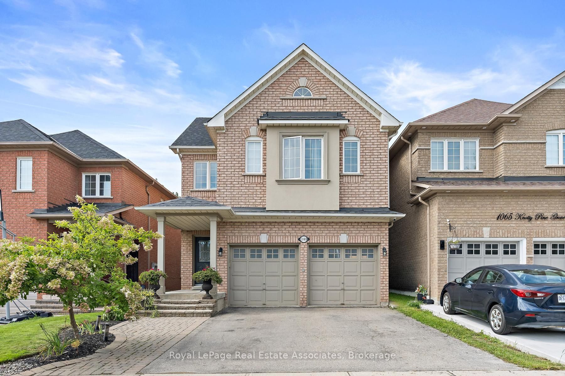 1069 Knotty Pine Grove, Mississauga, On L5w 1j6