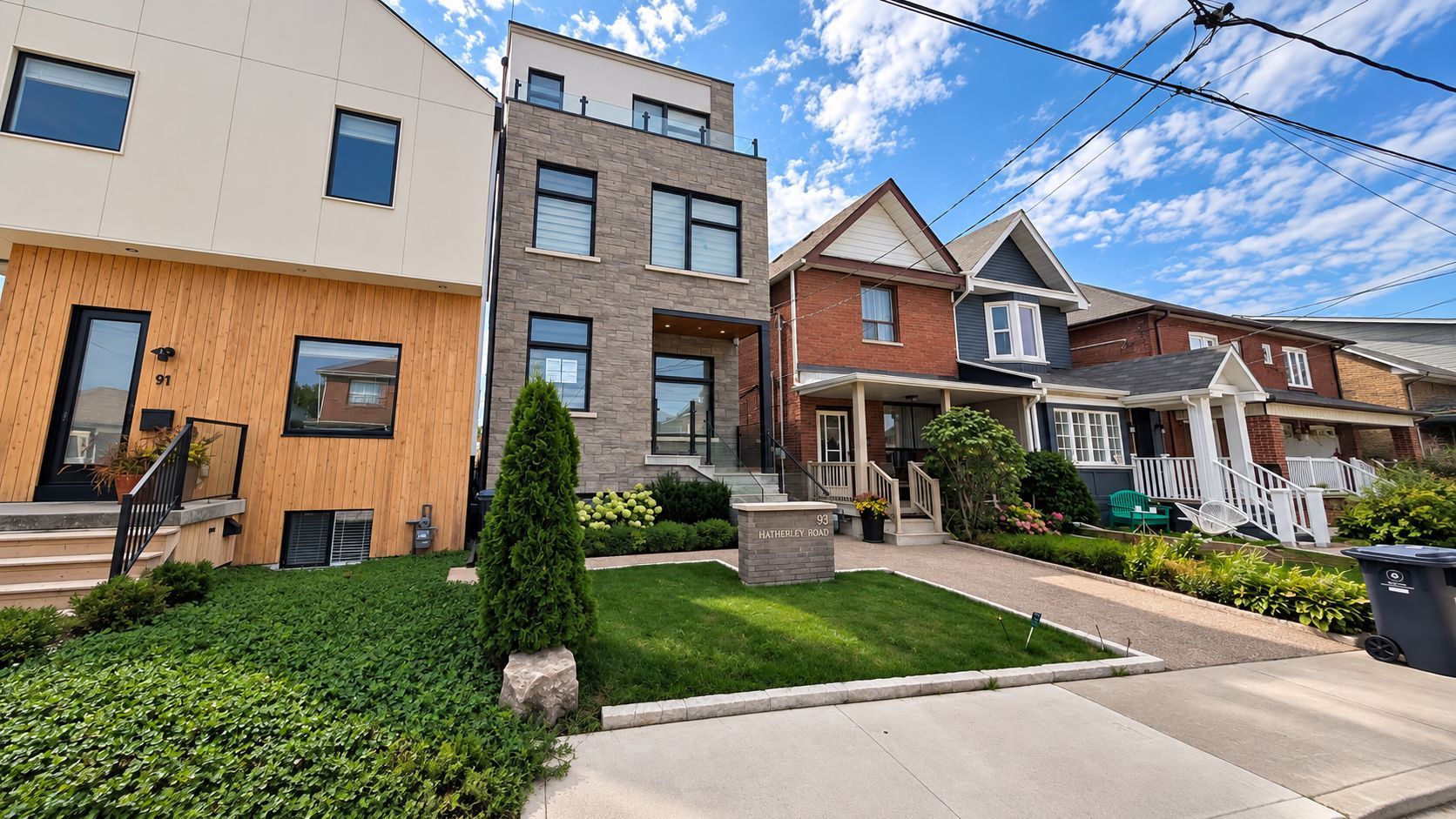 93 Hatherley Road Main Floor, Toronto, On M6e 1w3