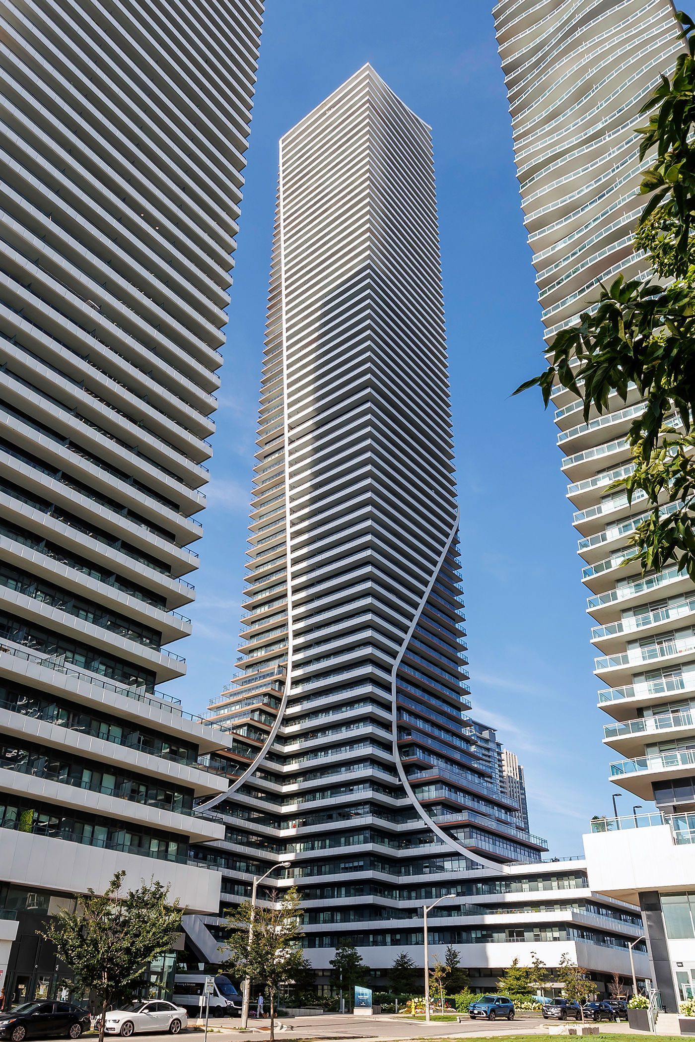 30 Shore Breeze Drive 1319, Toronto, On M8v 1a1