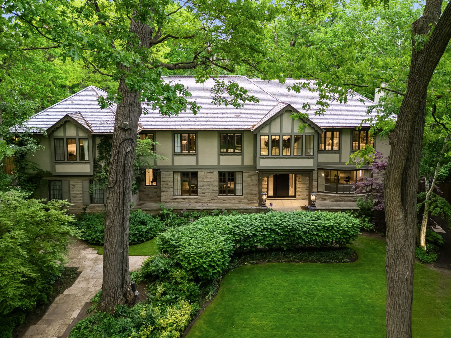 25 North Drive, Toronto, On M9a 4r1