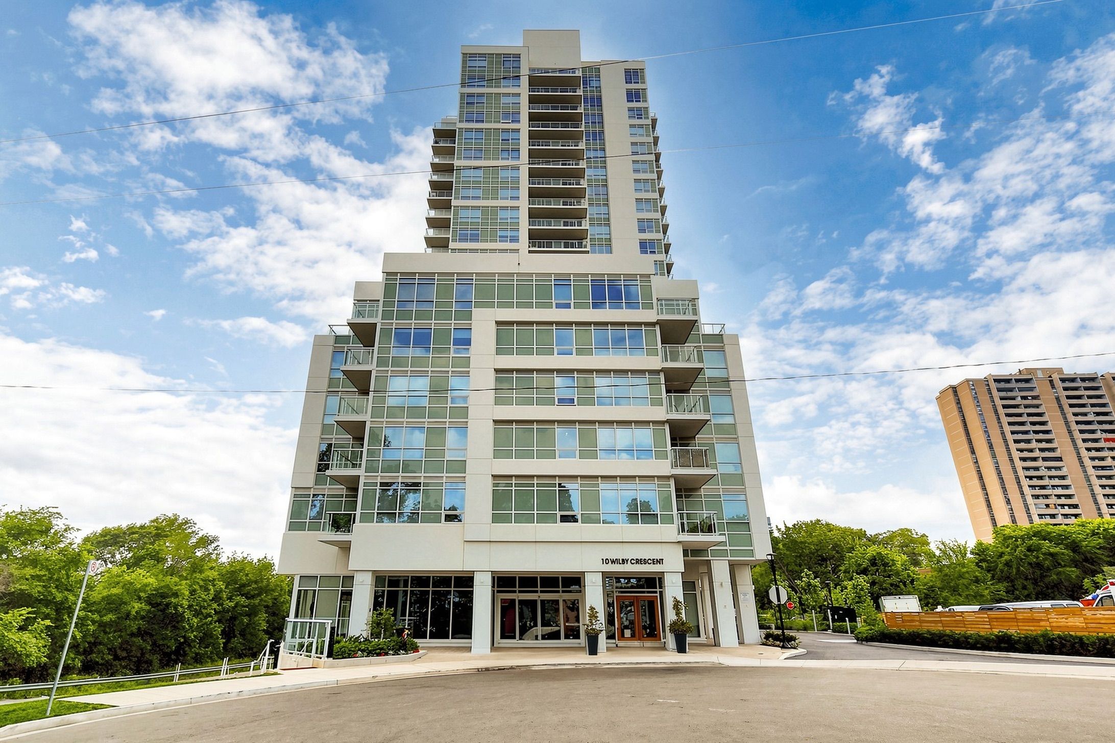10 Wilby Crescent 1207, Toronto, On M9n 0b6