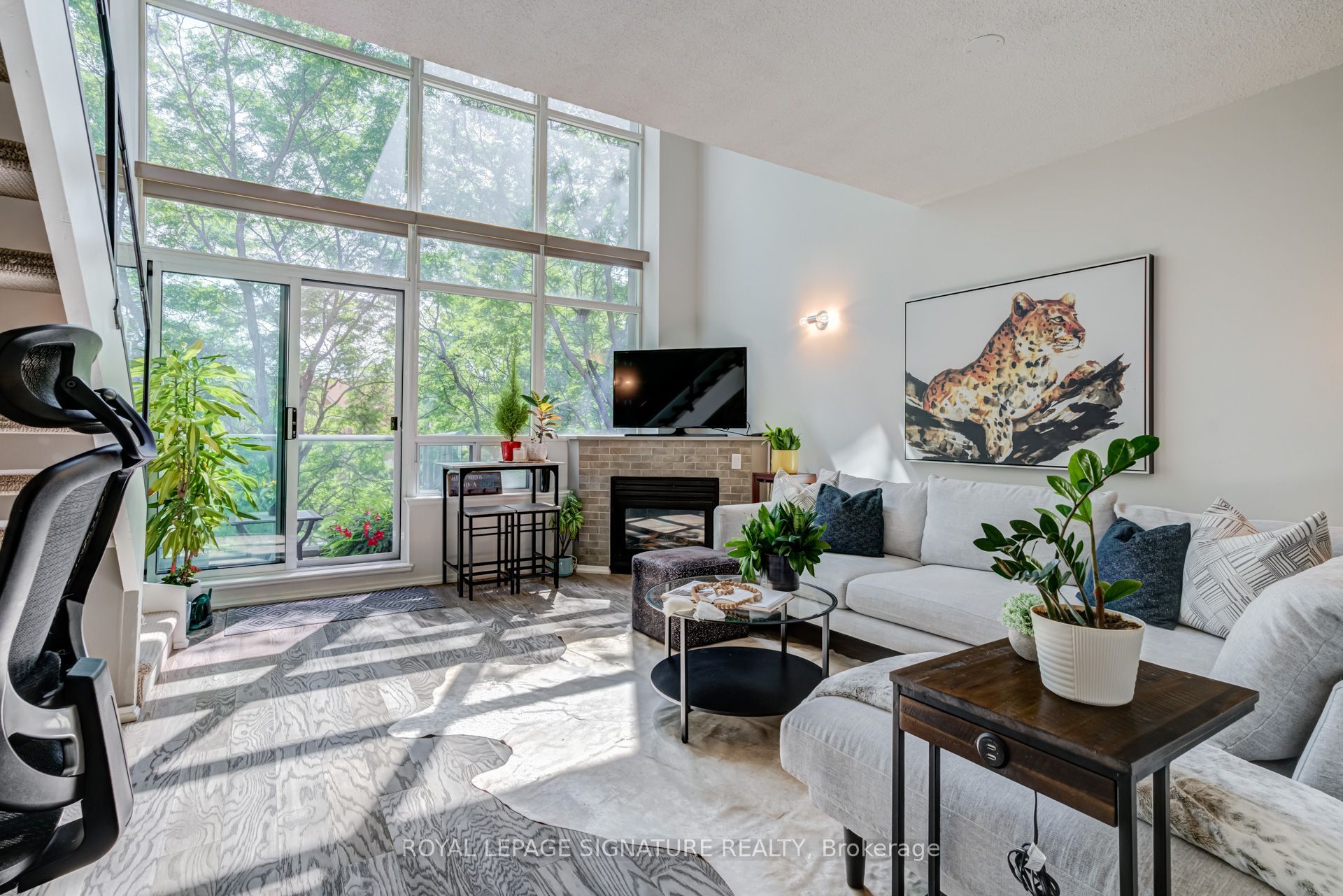 200 Manitoba Street 203, Toronto, On M8y 3y9