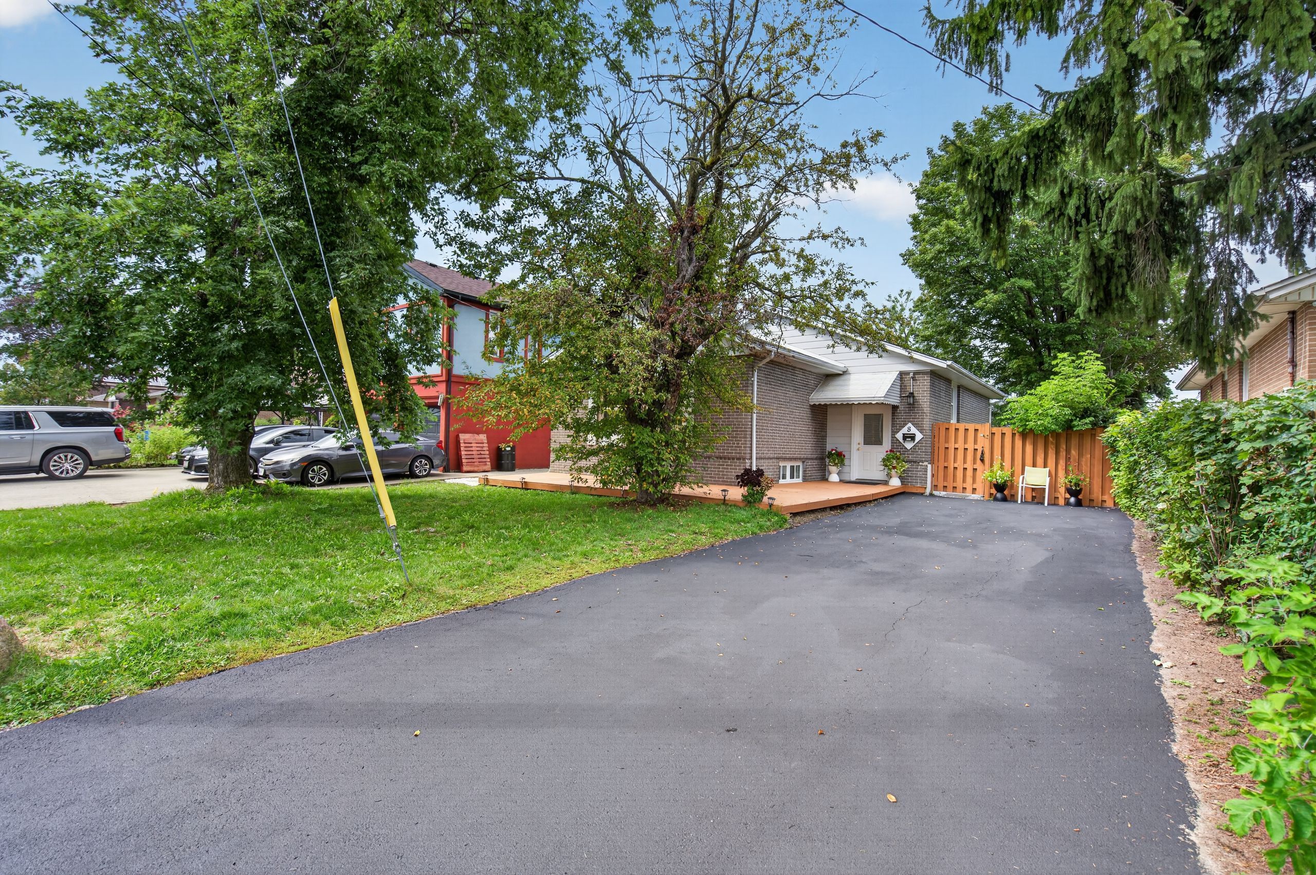 8 Leneck Avenue, Brampton, On L6x 2a7