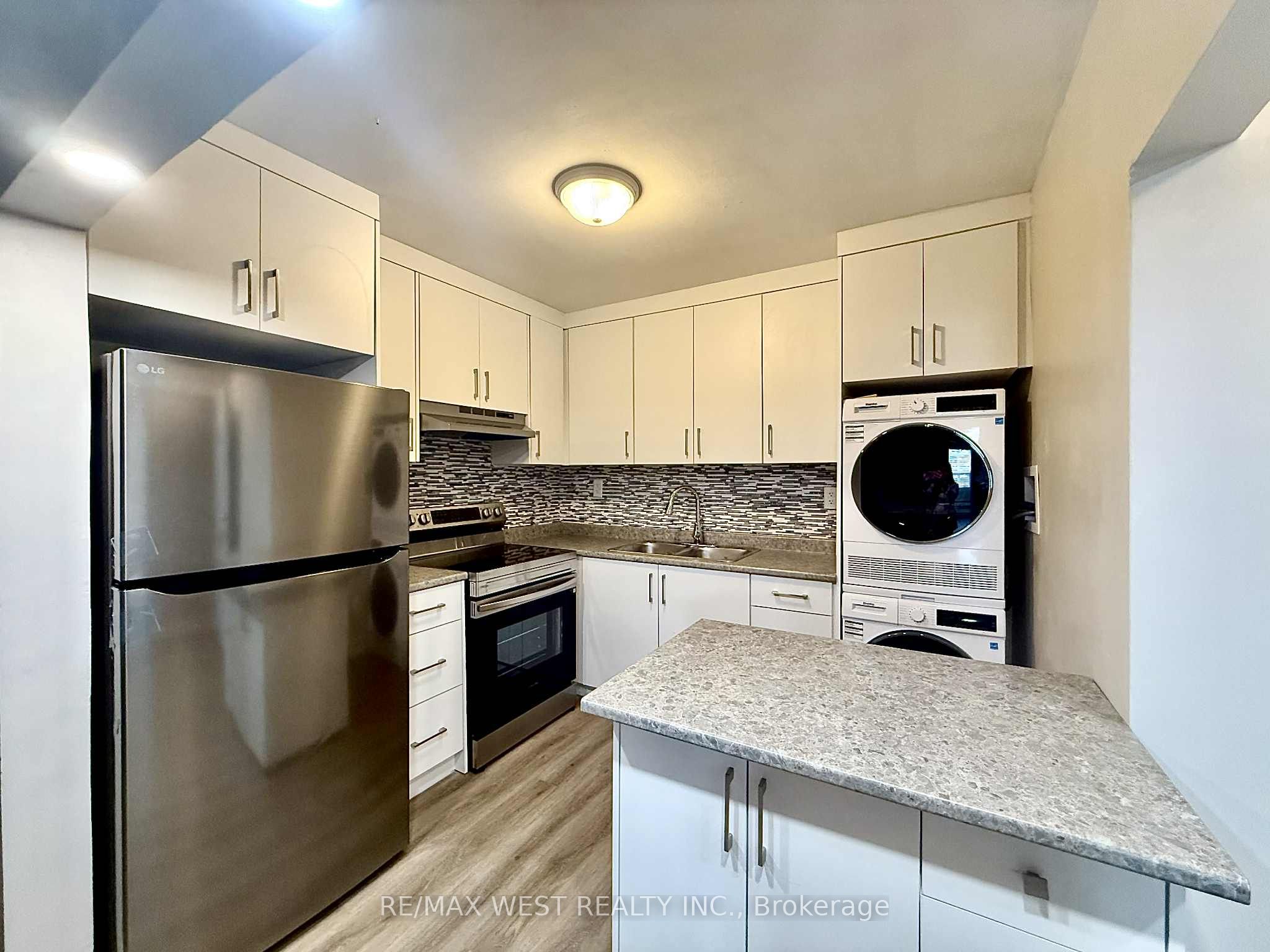 402 Royal York Road 2, Toronto, On M8y 2r5