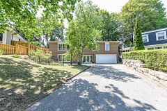 31 Queensborough Crescent, Toronto, On M9r 1a1