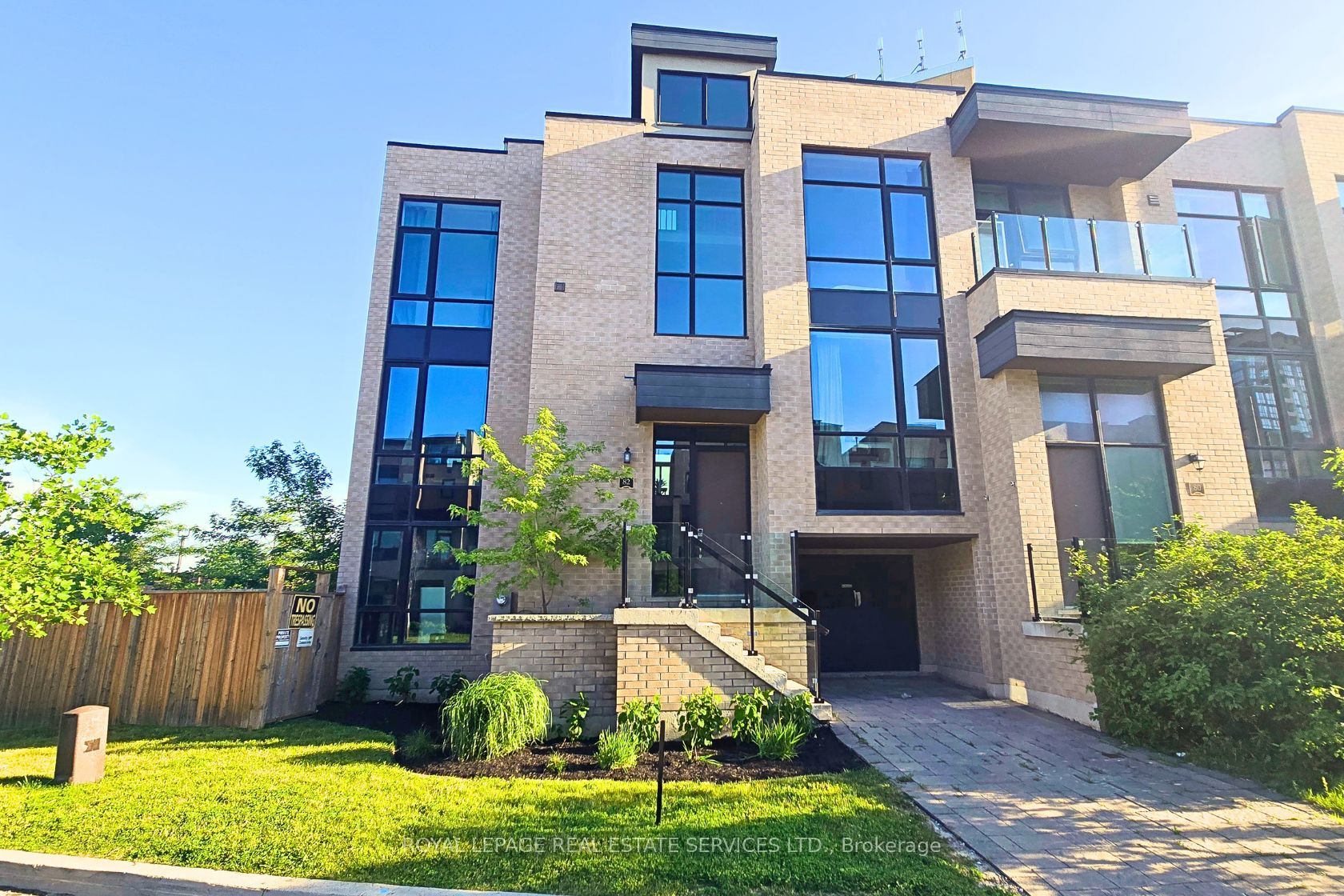 82 Pony Farm Drive, Toronto, On M9r 0b3