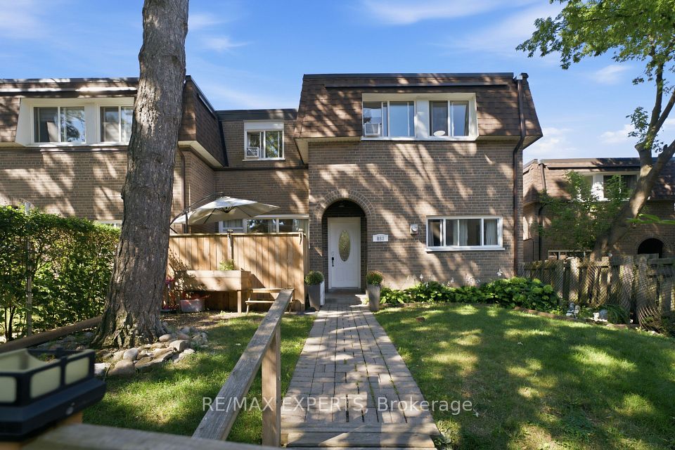 30 Tandridge Crescent 853, Toronto, On M9w 2p2