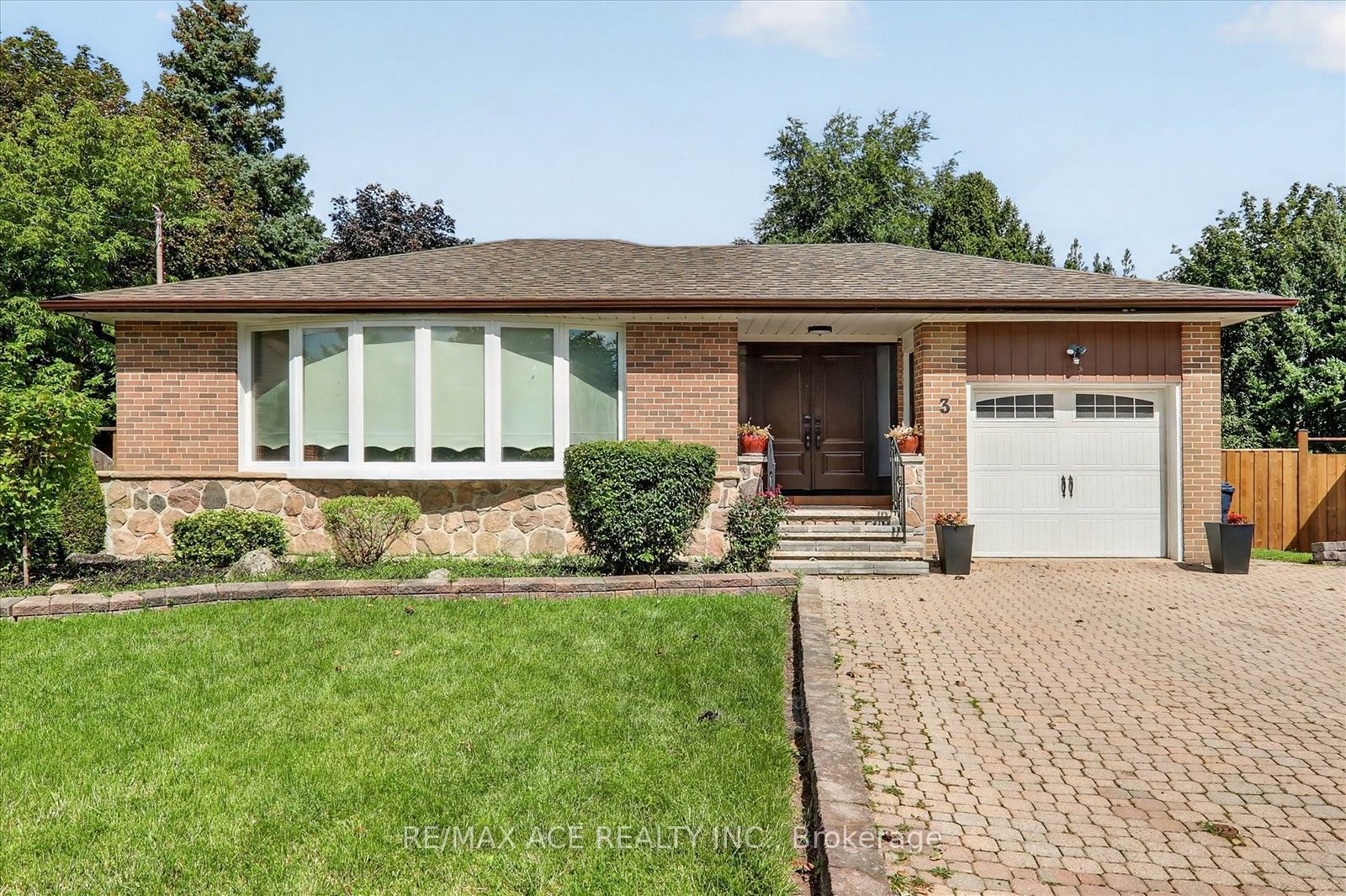 3 Pipestone Place, Toronto, On M9w 3v4