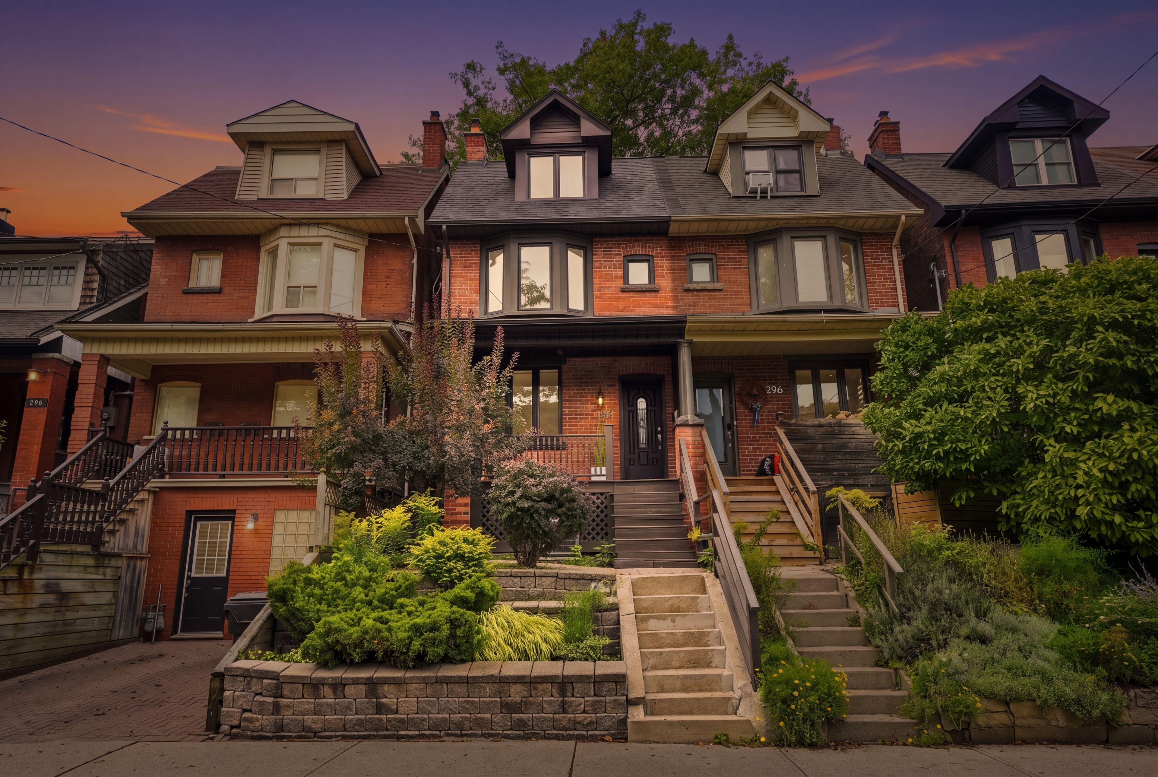298 Garden Avenue, Toronto, On M6r 1j6