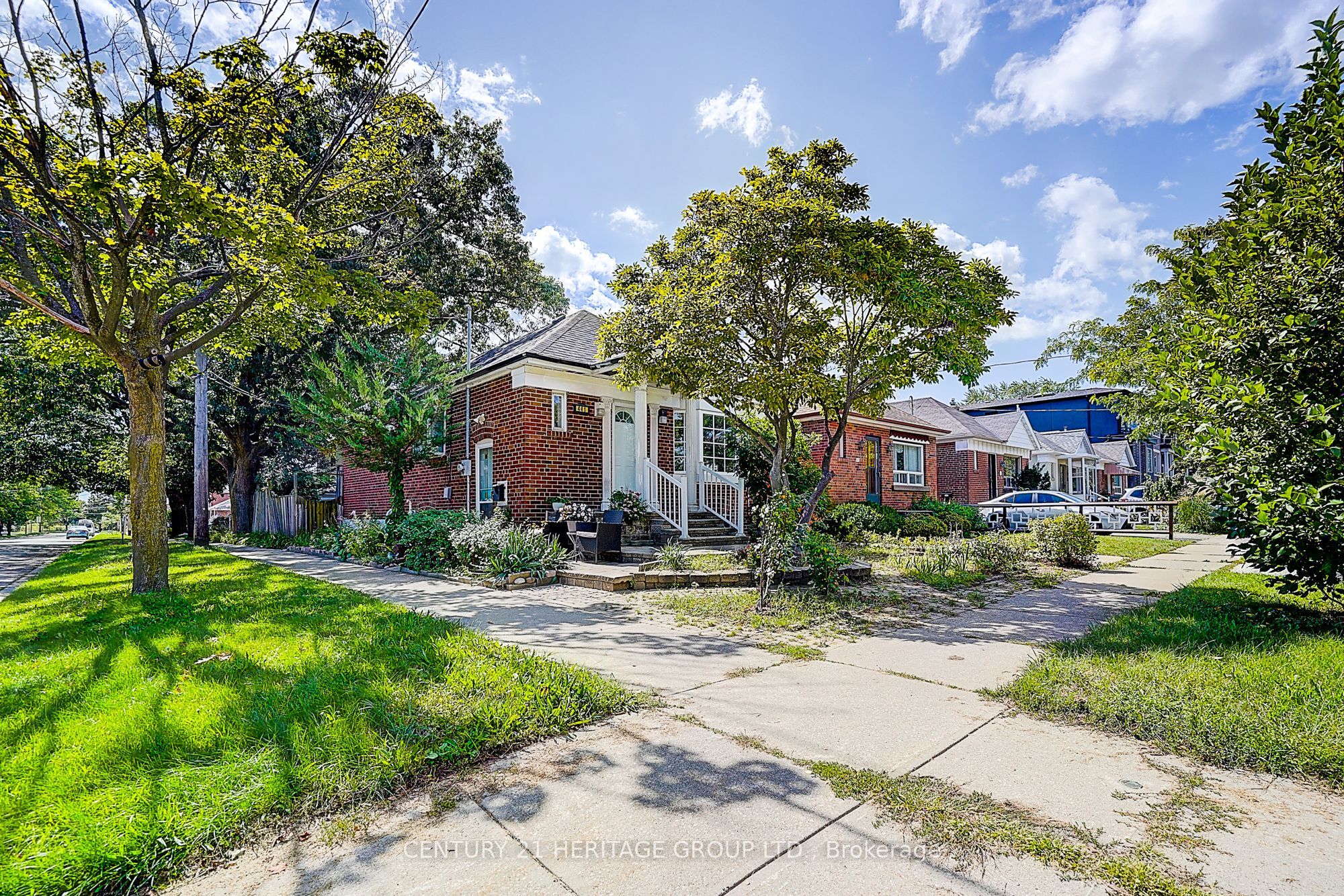 441 Rimilton Avenue, Toronto, On M8w 2g7