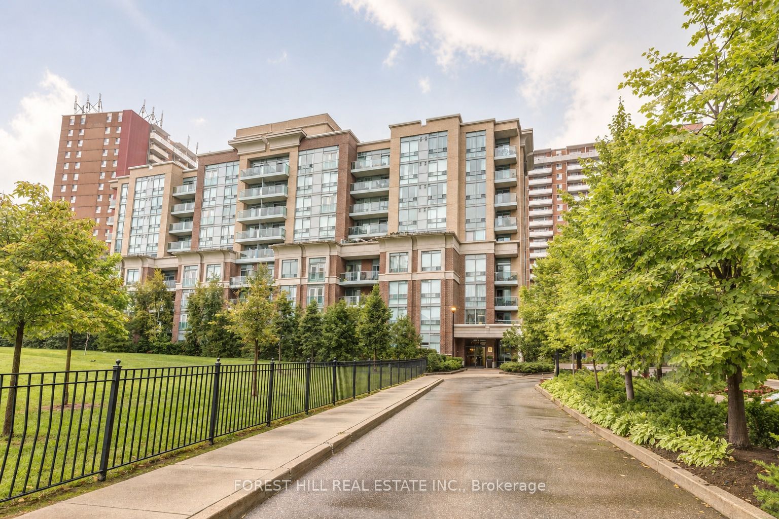 17 Michael Power Place 709, Toronto, On M9a 5g5