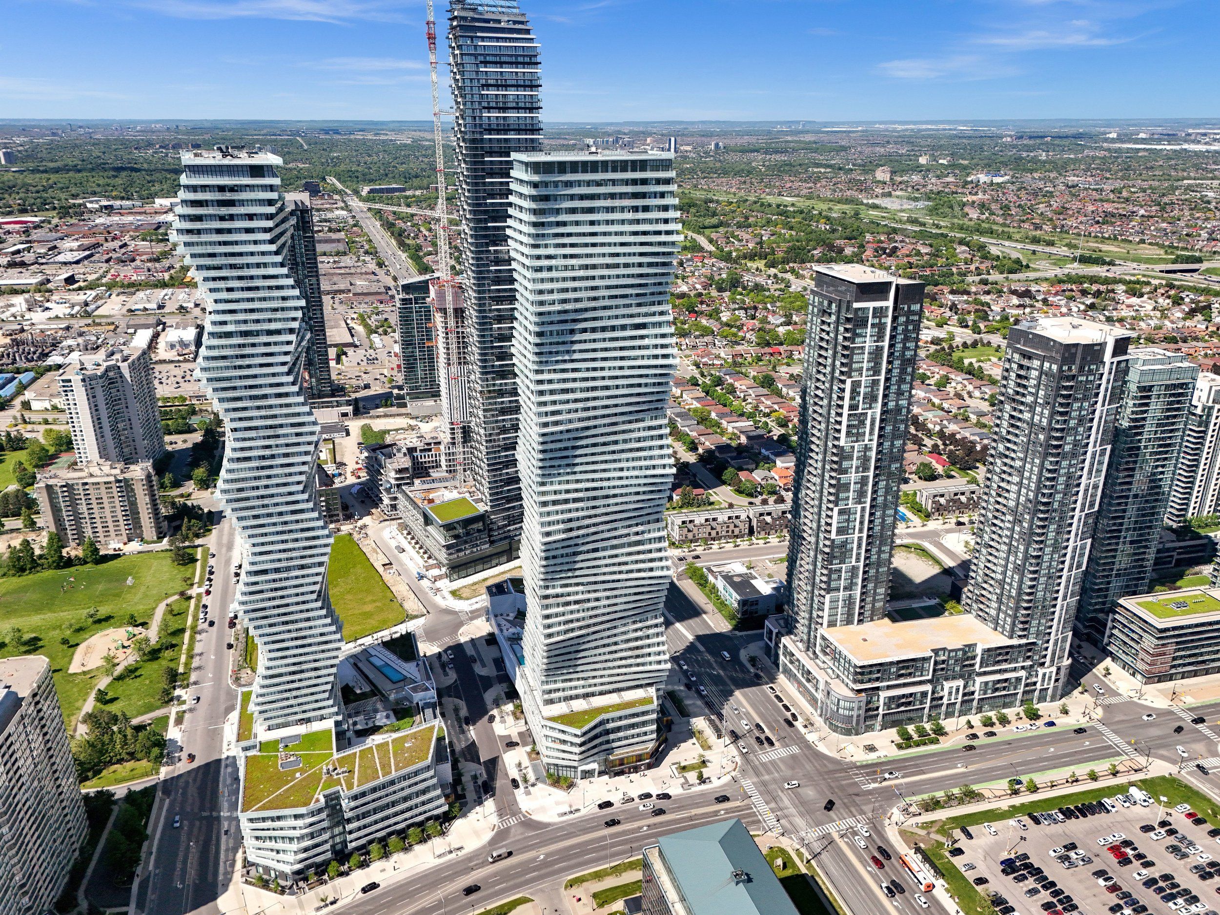 3900 Confederation Parkway 3301, Mississauga, On L5b 0m3