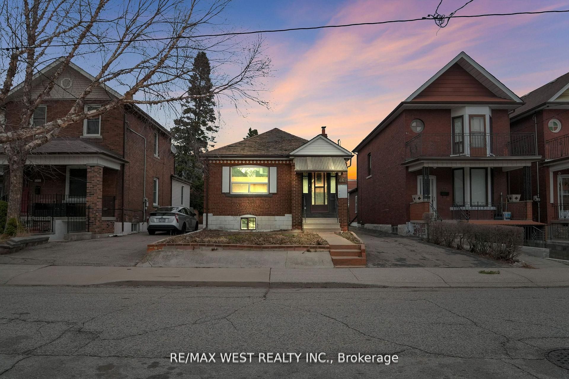 661 Beresford Avenue, Toronto, On M6s 3c4
