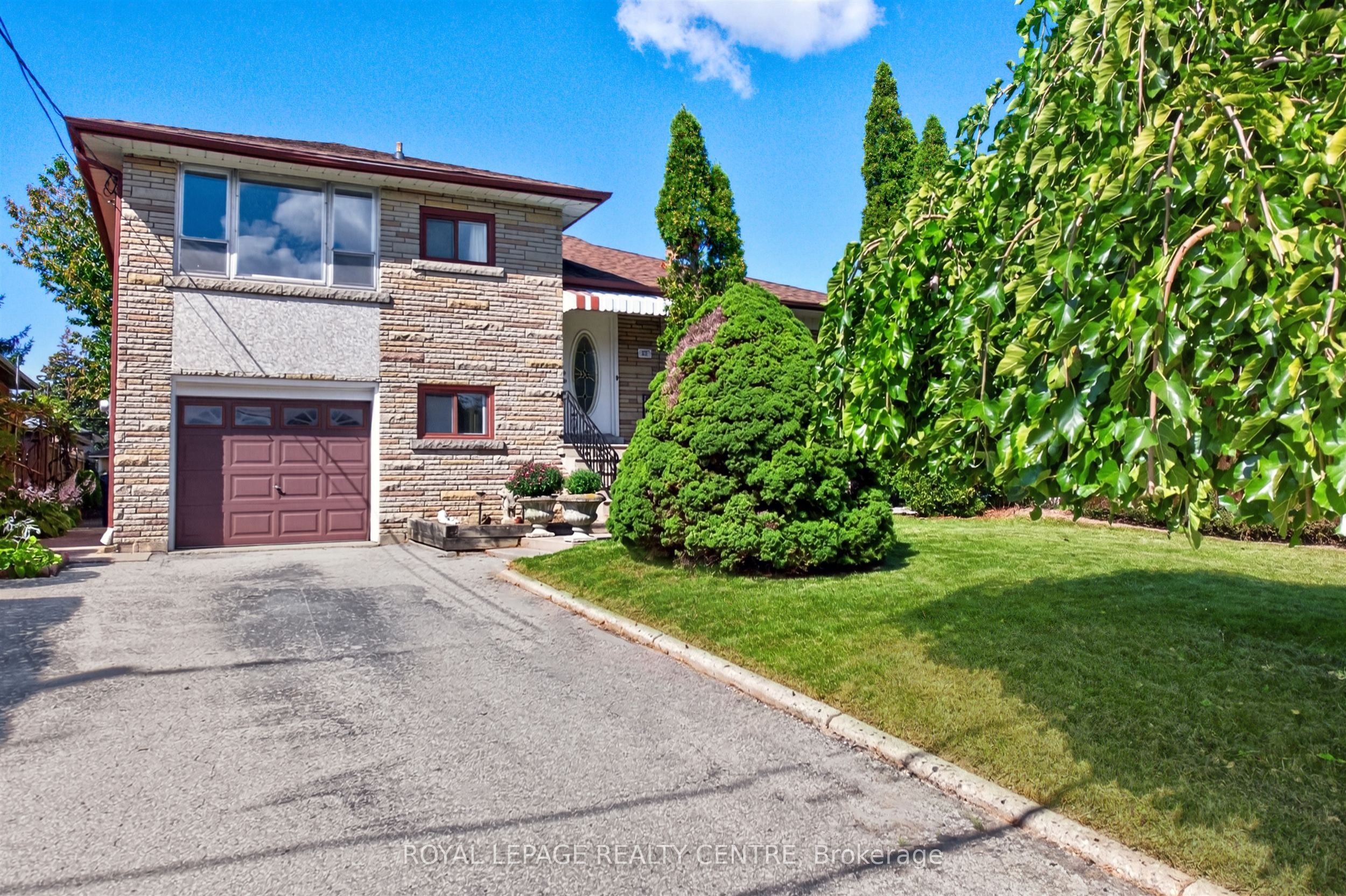 22 Euphrasia Drive, Toronto, On M6b 3v9