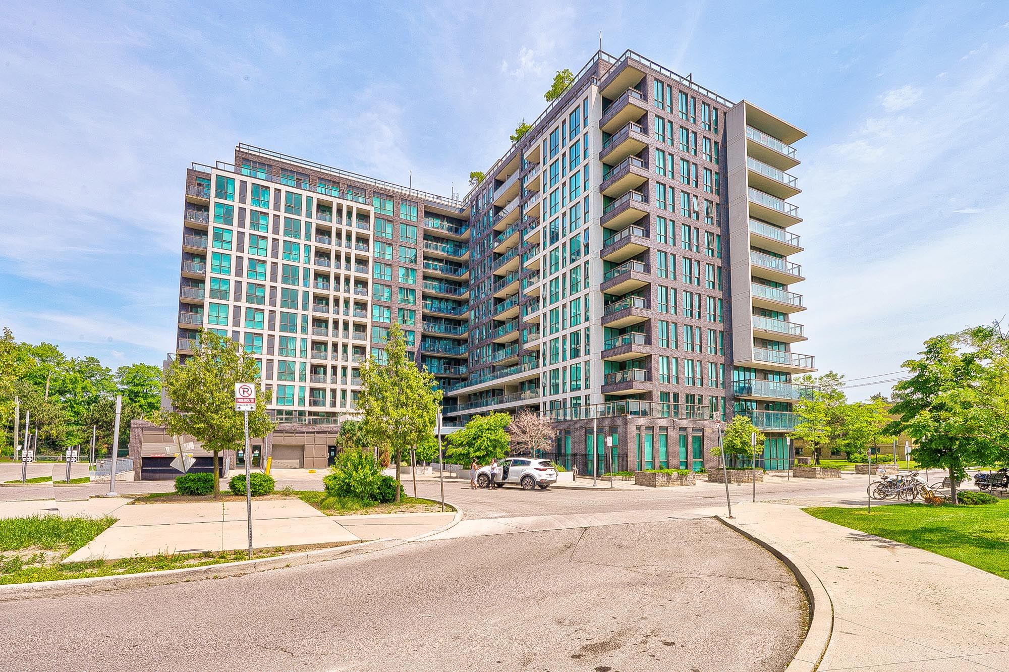 80 Esther Lorrie Drive 715, Toronto, On M9w 4v1