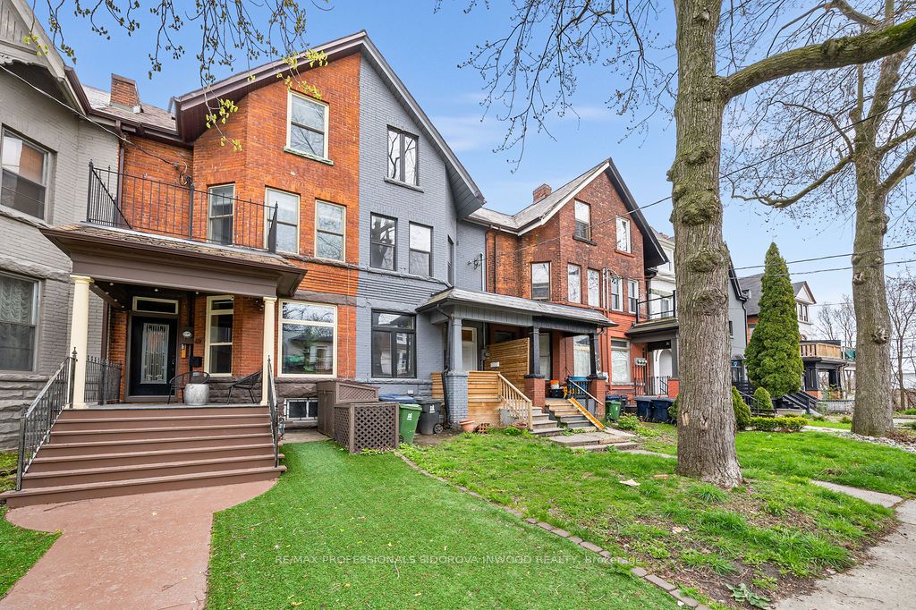 13 Spencer Avenue, Toronto, On M6k 2j4