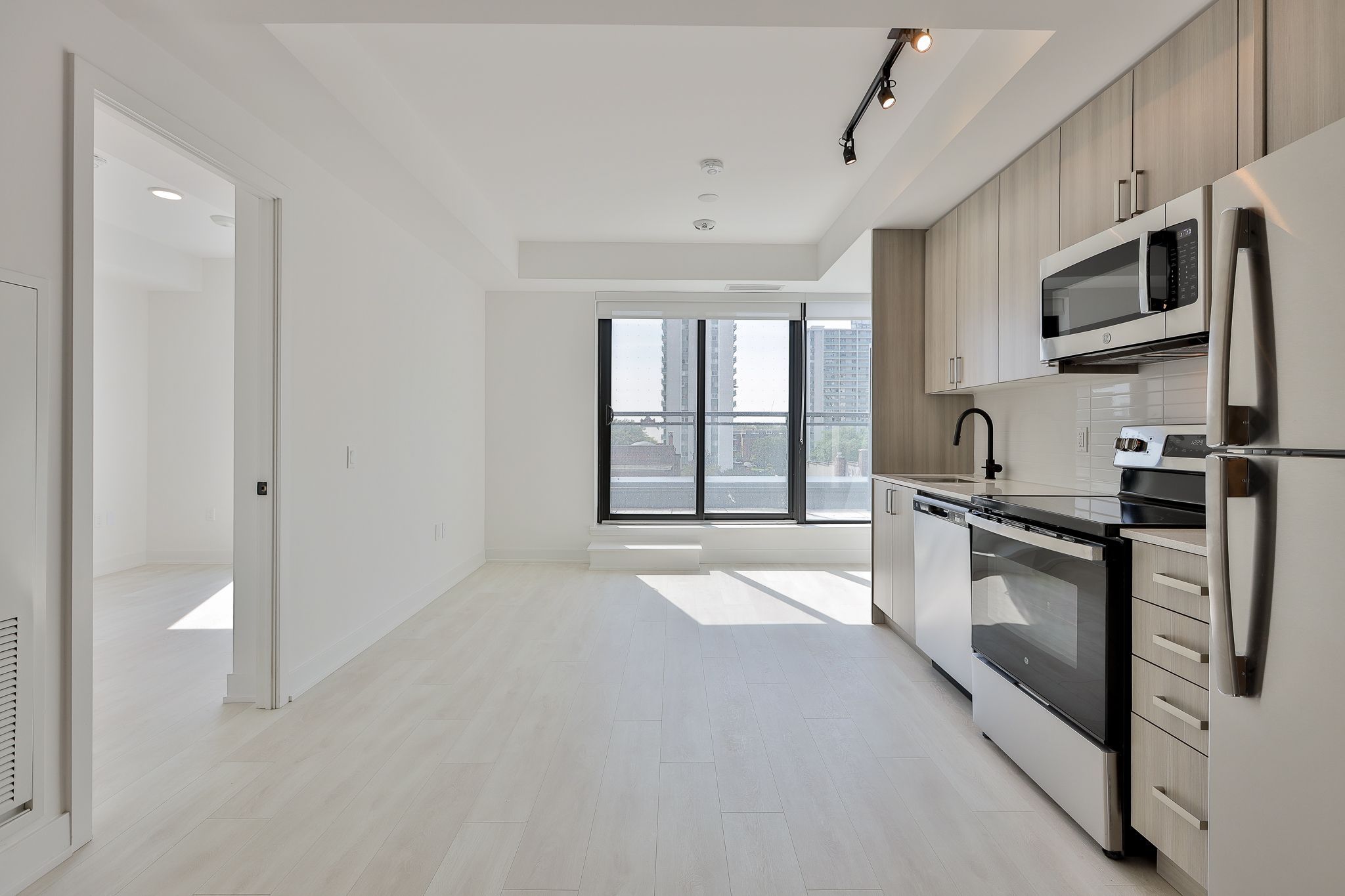 758 Dovercourt Road 405, Toronto, On M6h 0g7
