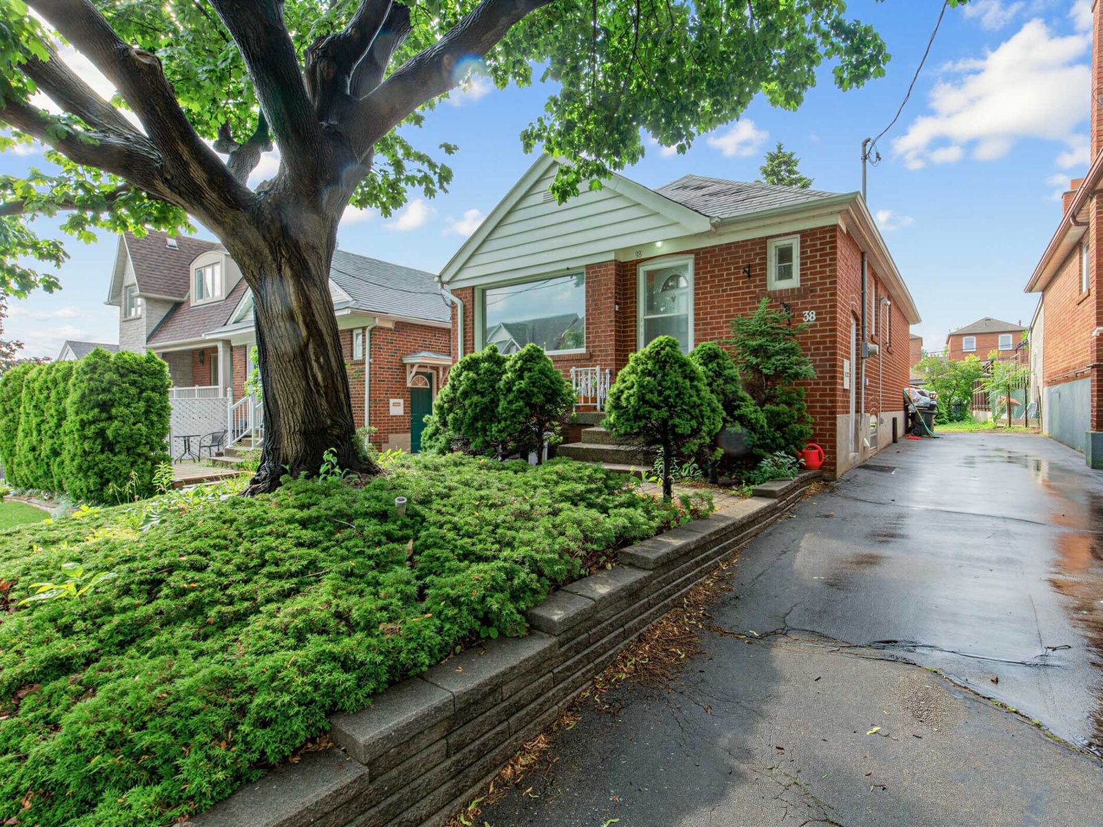 38 Ypres Road, Toronto, On M6m 1n9