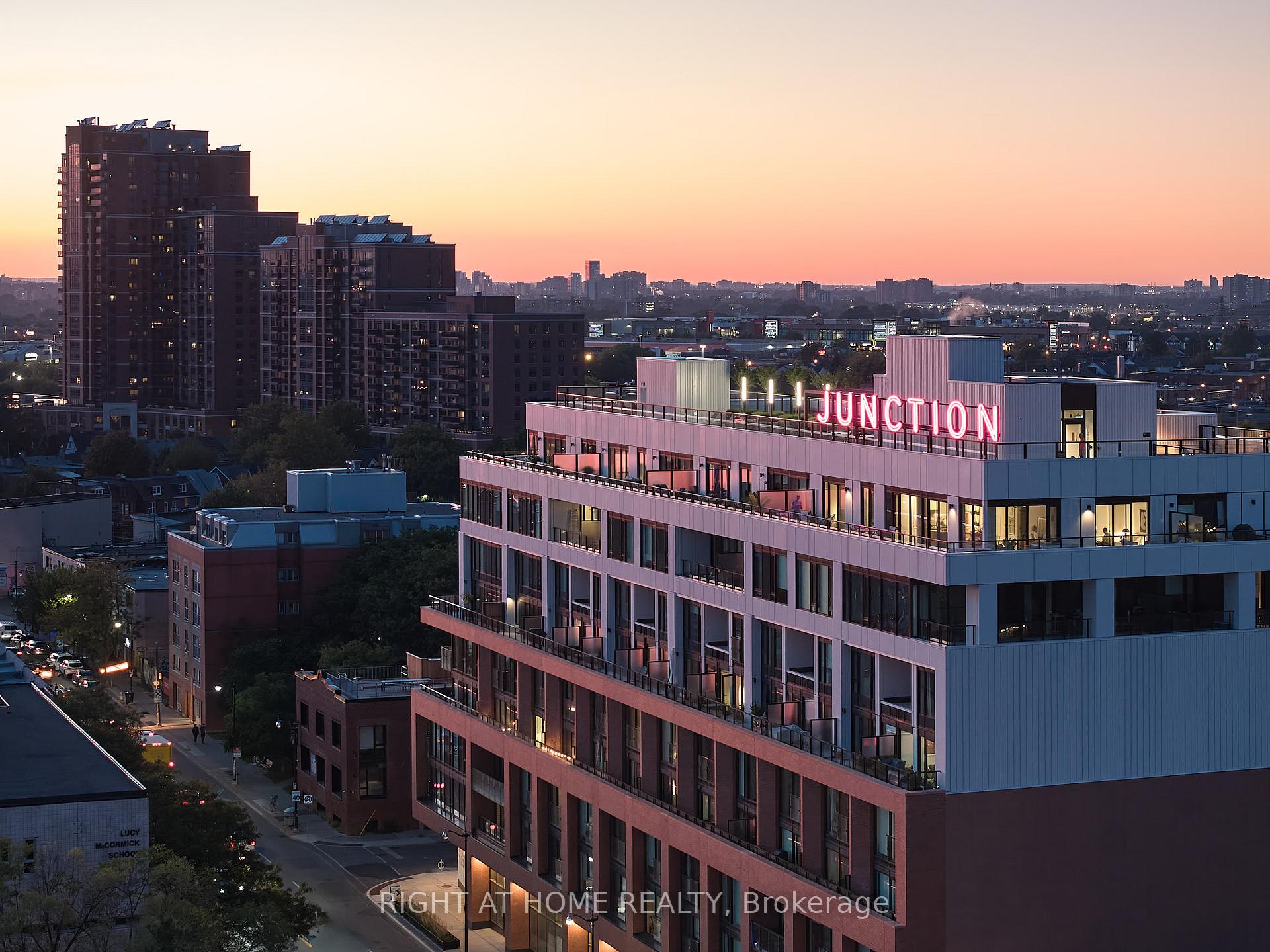 2720 Dundas Street W 607, Toronto, On M6p 1y2