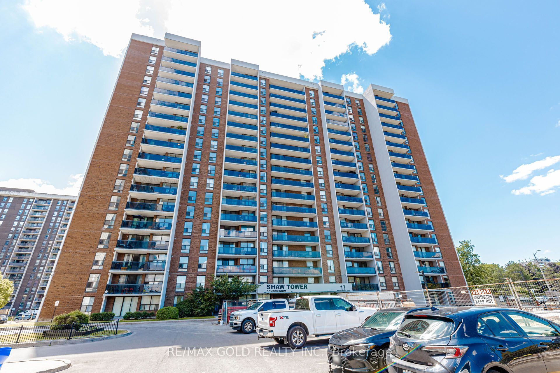 17 Knightsbridge Road 905, Brampton, On L6t 3x9