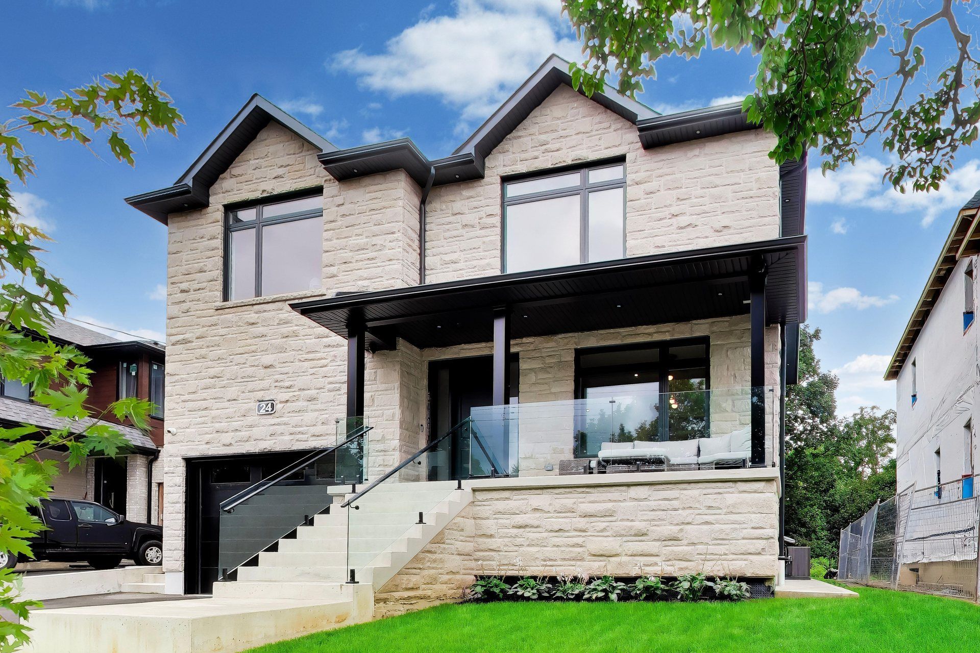 24 Ravenscrest Drive, Toronto, On M9b 5m7
