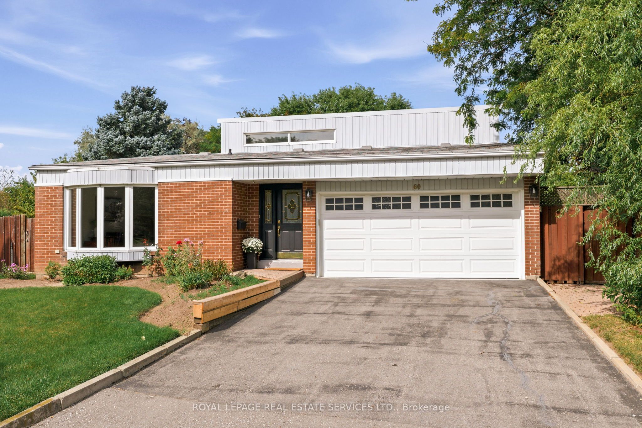 60 Bowshelm Court, Mississauga, On L5n 1k1
