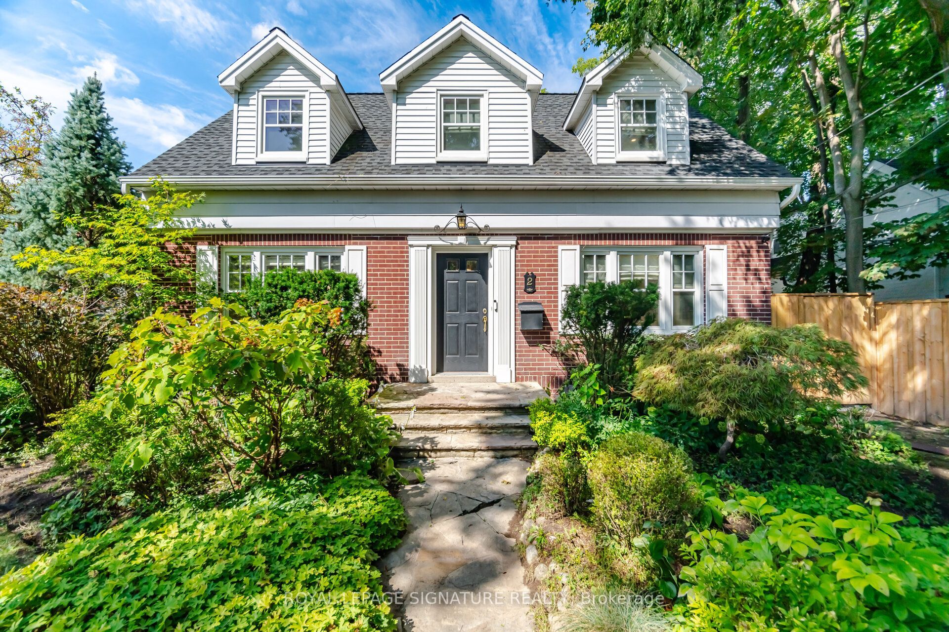 2 Wembley Avenue, Toronto, On M9a 2h9