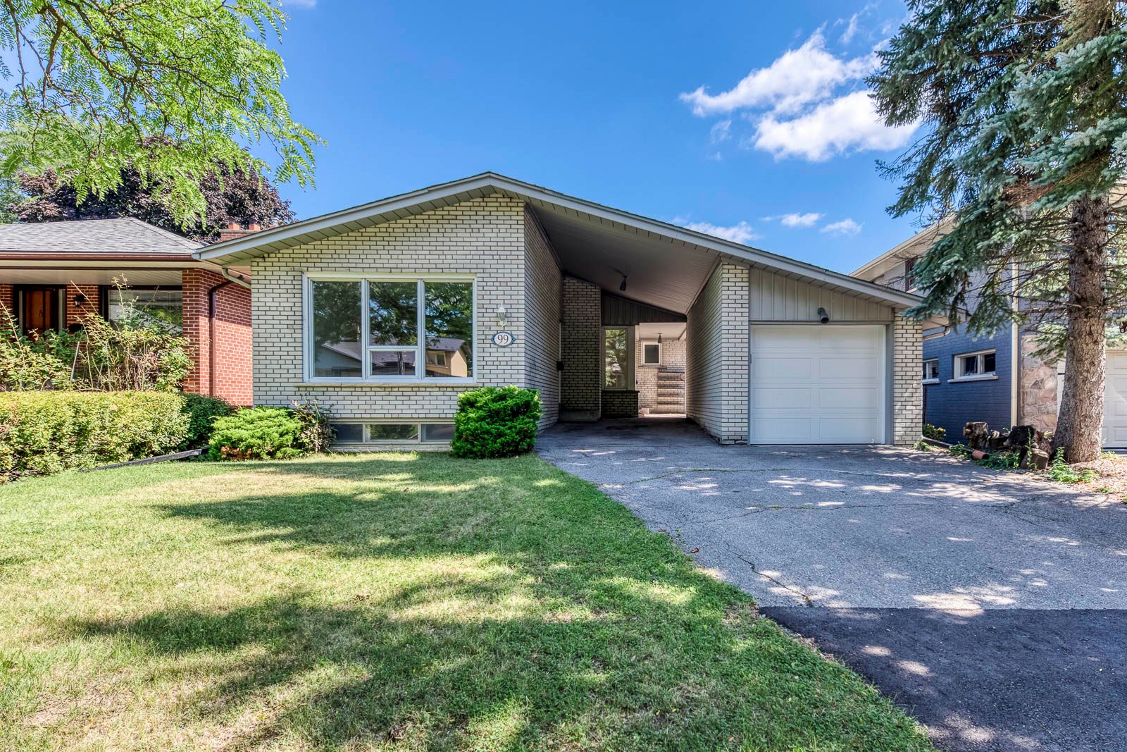 99 Sun Row Drive, Toronto, On M9p 3j3