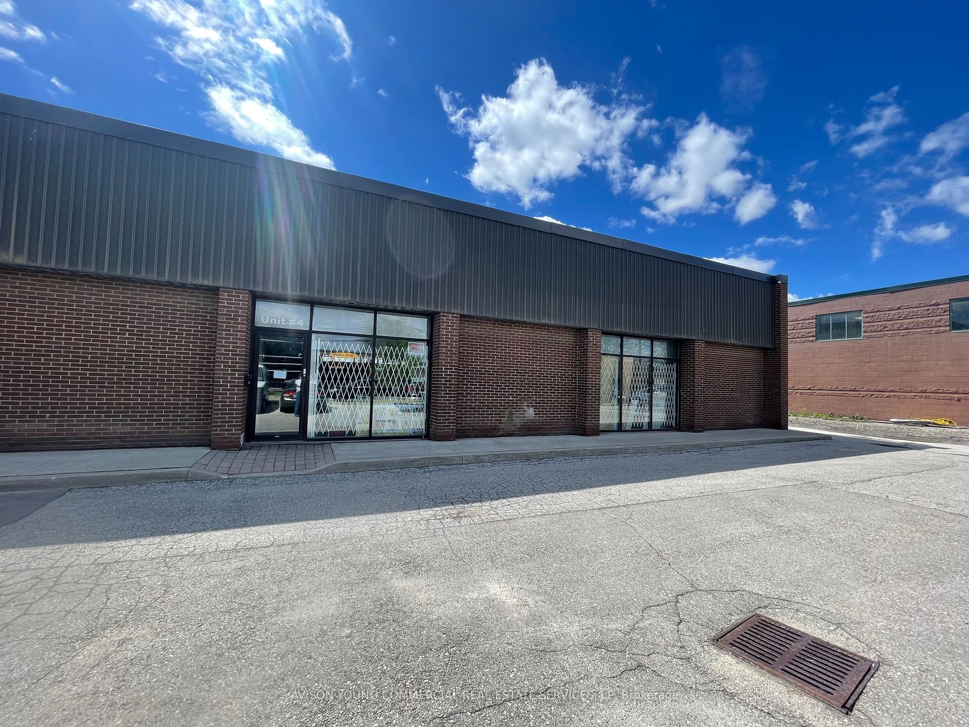 5 St Regis Crescent N 4, Toronto, On M3j 1y9