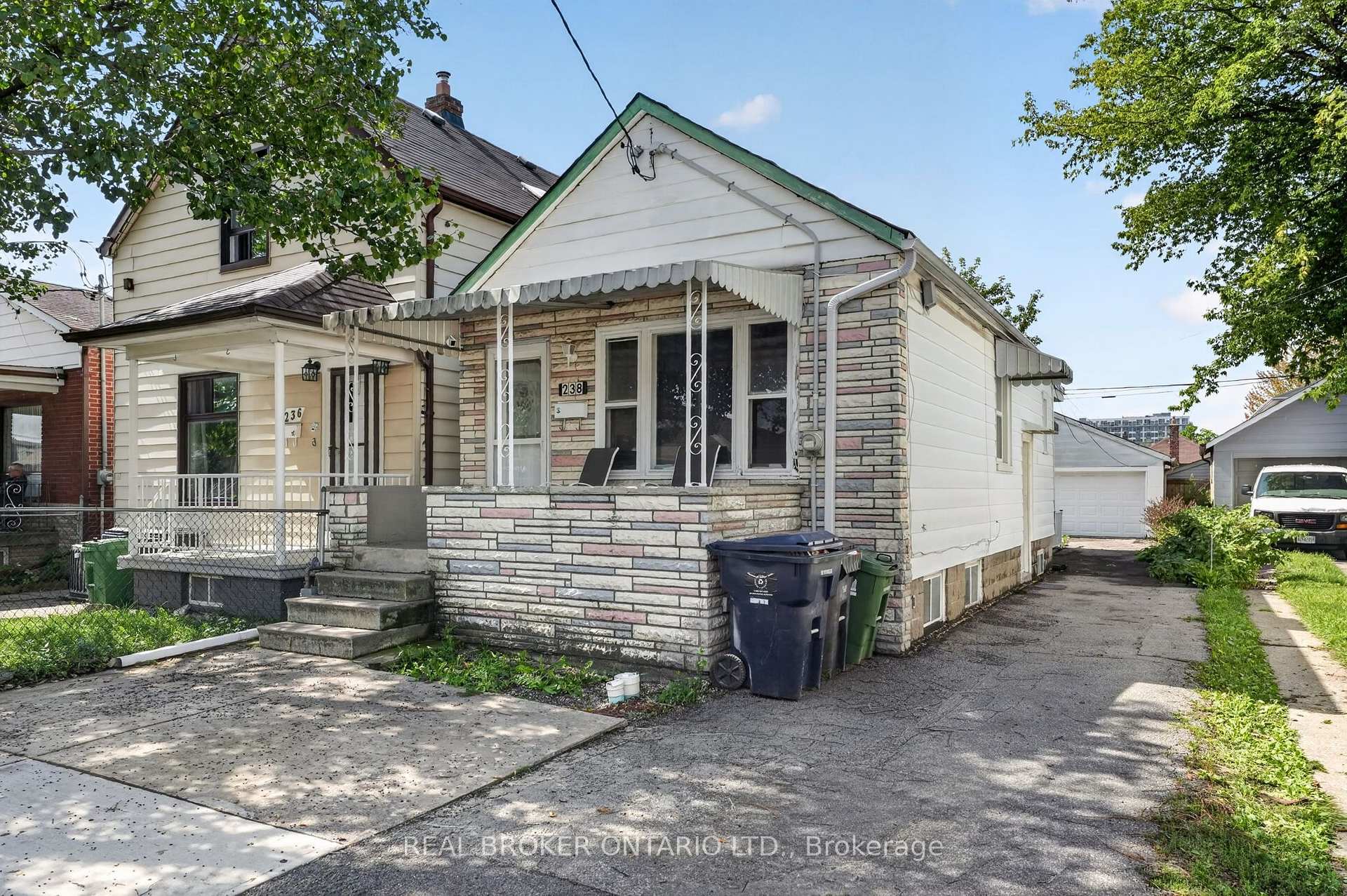 238 Chambers Avenue, Toronto, On M6m 3l5