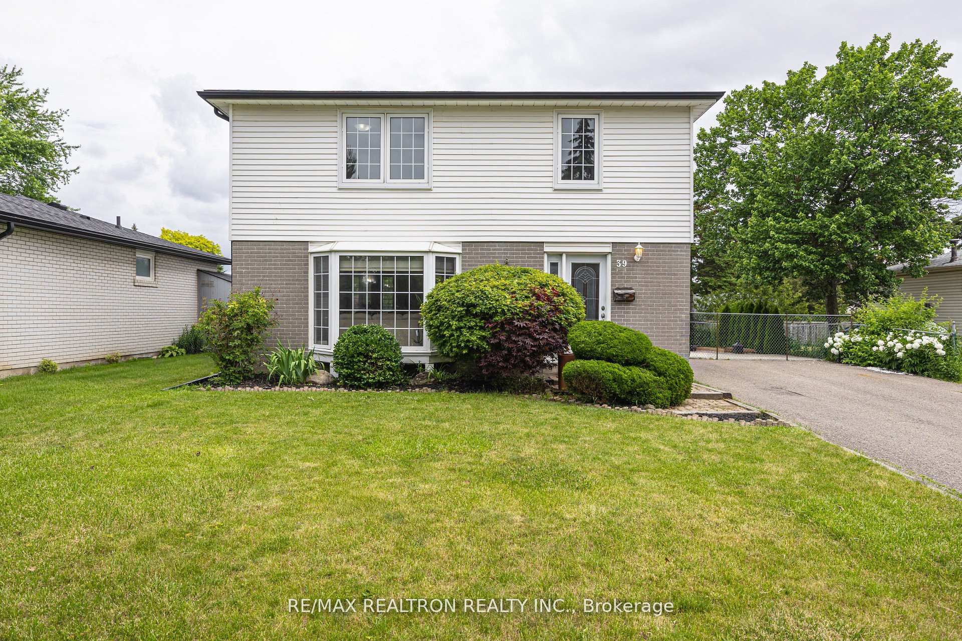 39 Deloraine Drive, Brampton, On L6t 1t6