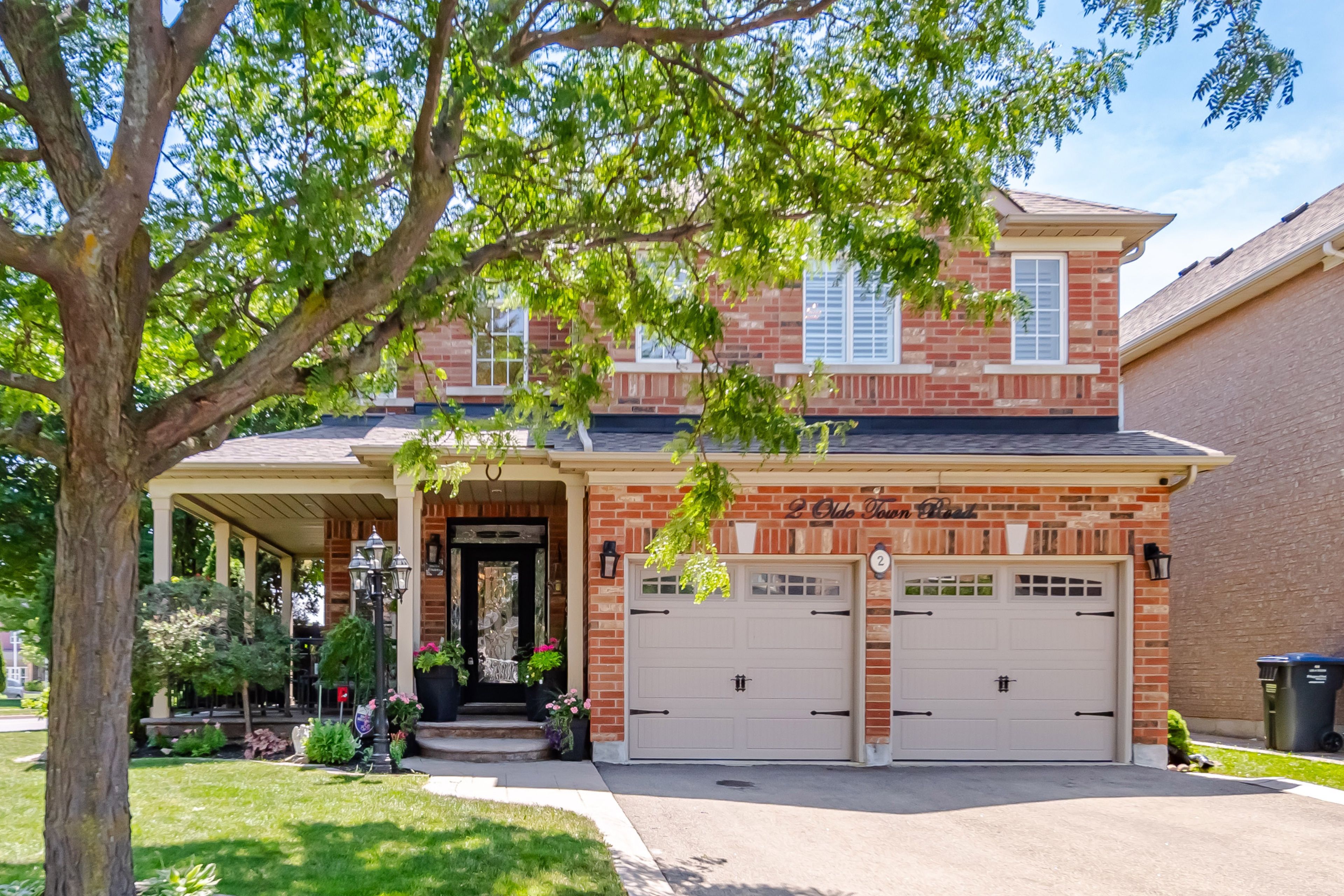 2 Olde Town Road, Brampton, On L6x 4v3