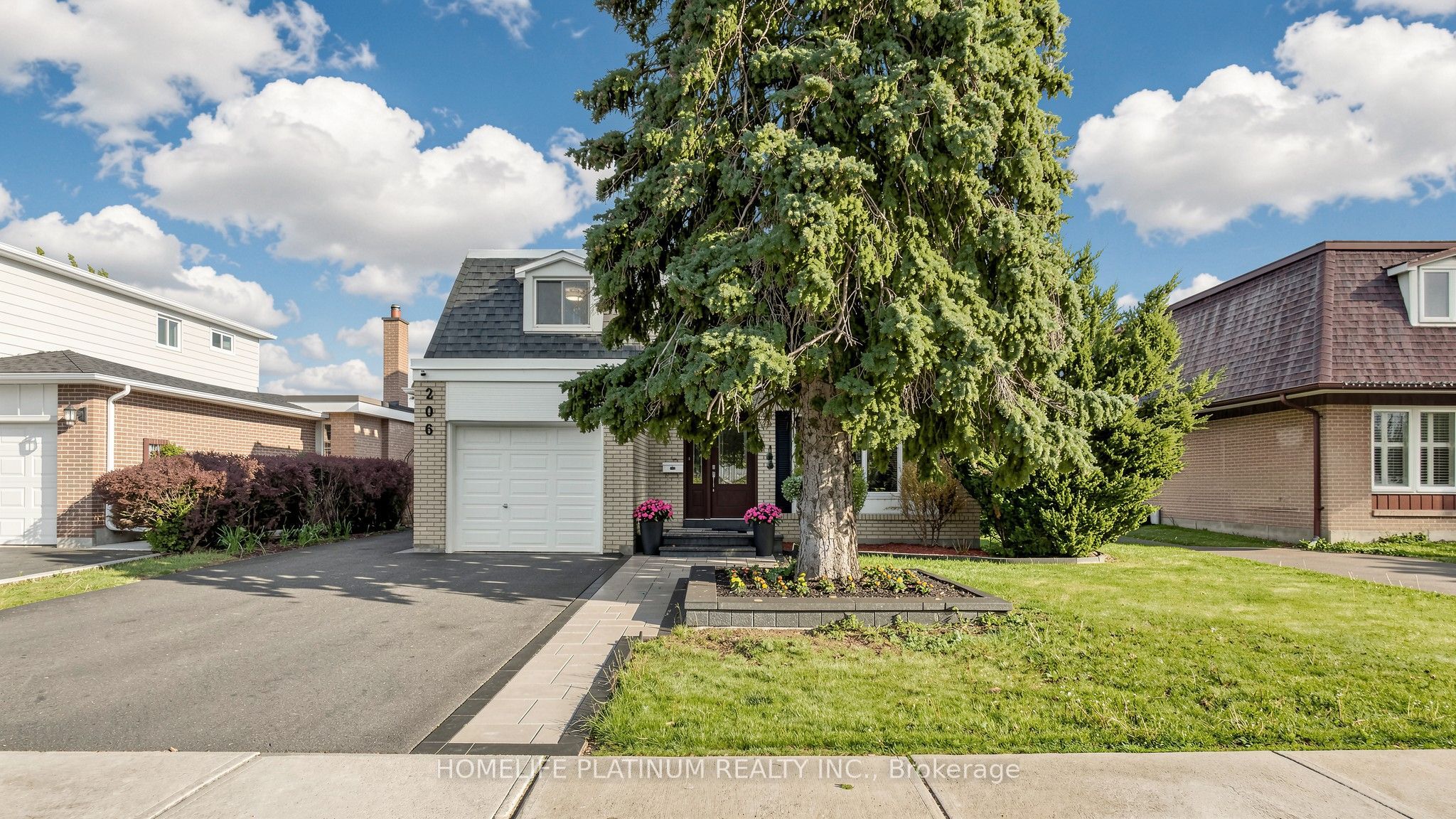 206 Mcmurchy Avenue S, Brampton, On L6y 1z3