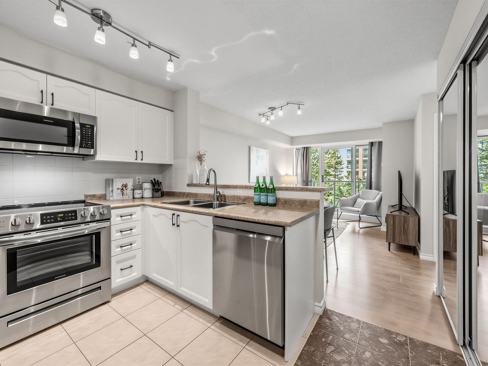 7 Michael Power Place 509, Toronto, On M9a 0a4
