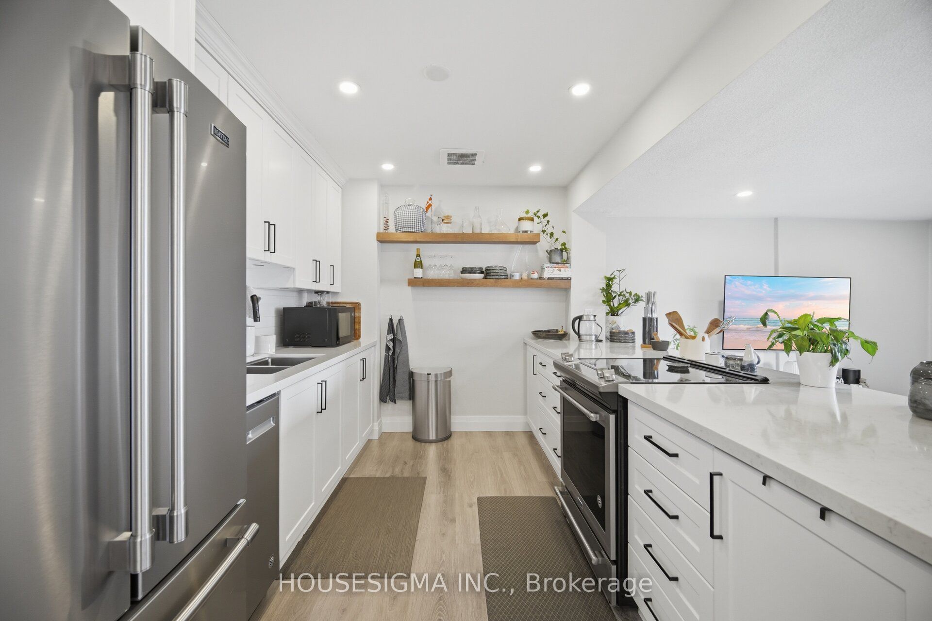 15 Elizabeth Street N 801, Mississauga, On L5g 2z3