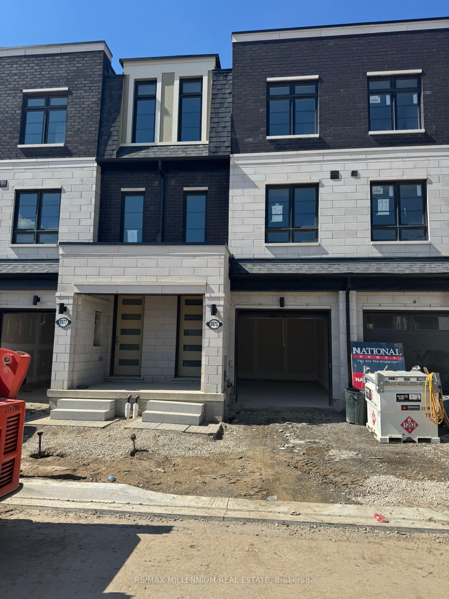 5975 Saigon Street, Mississauga, On L5v 2v9