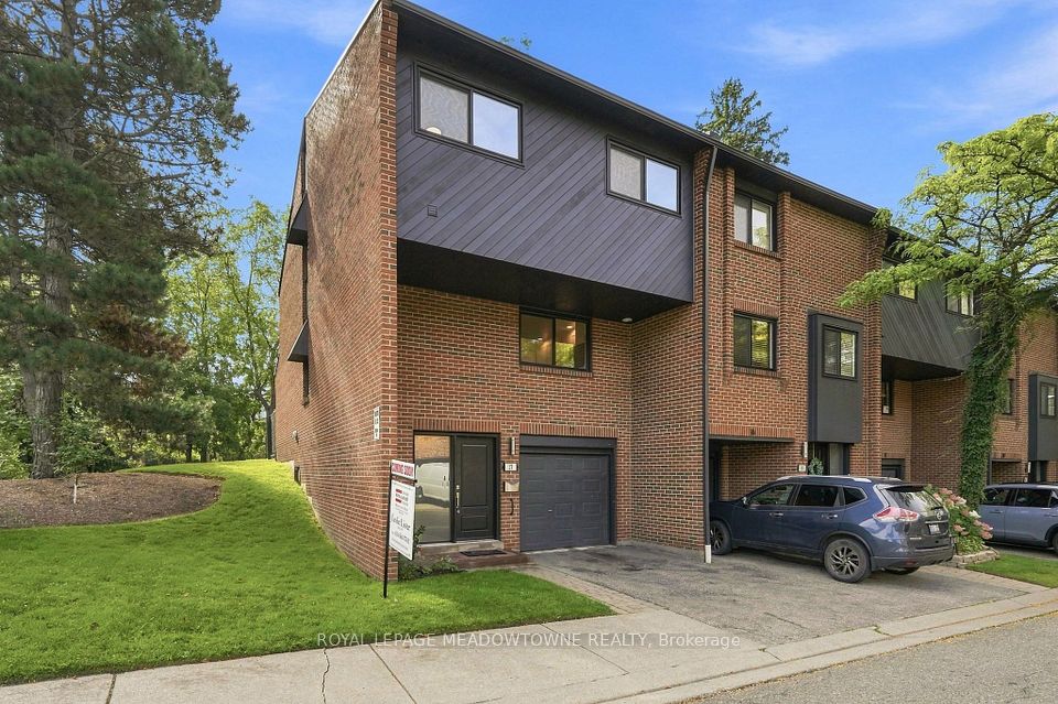 20 Mineola Road 17, Mississauga, On L5g 4n9