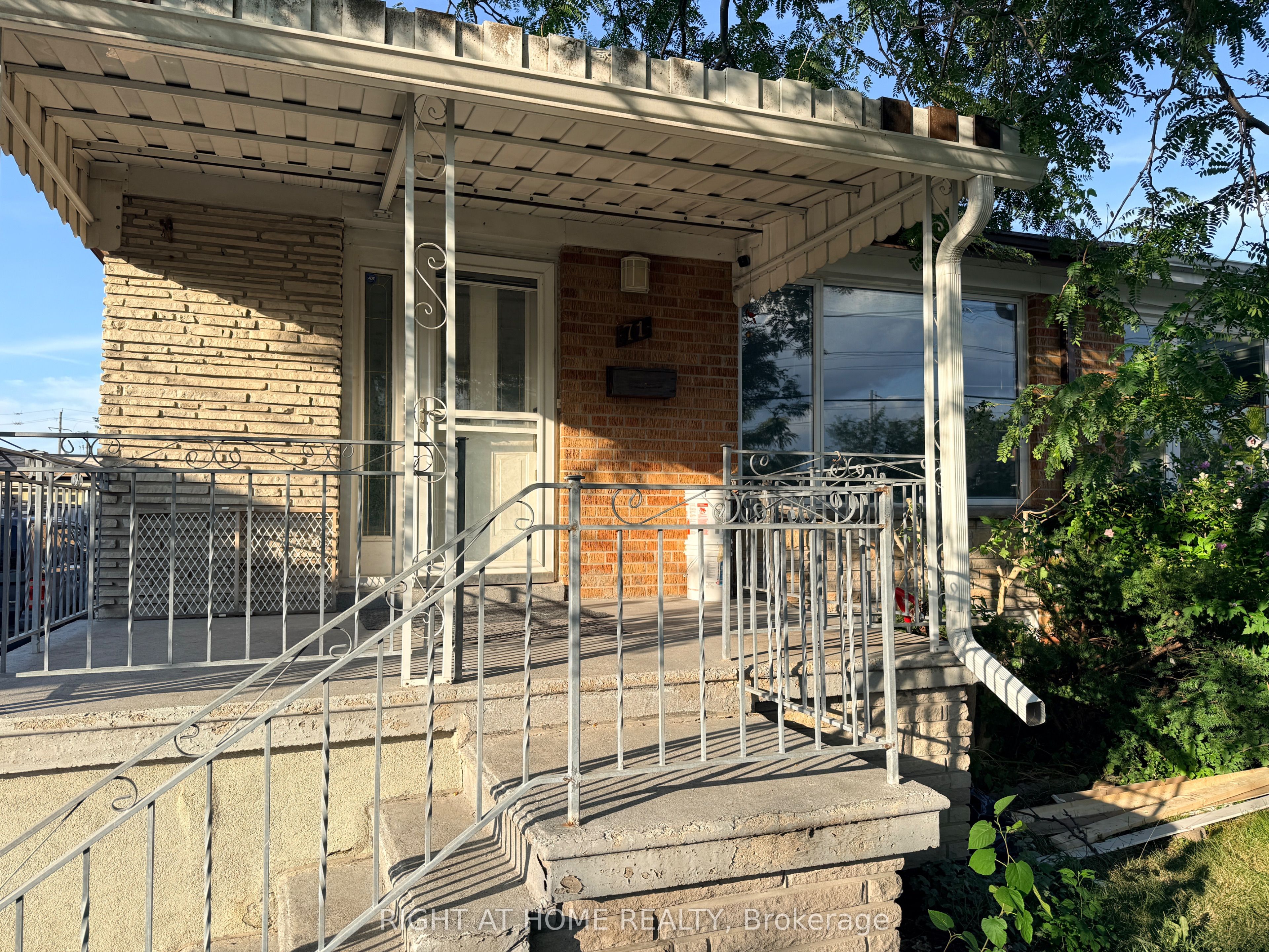 71 Navenby Crescent, Toronto, On M9l 1b3