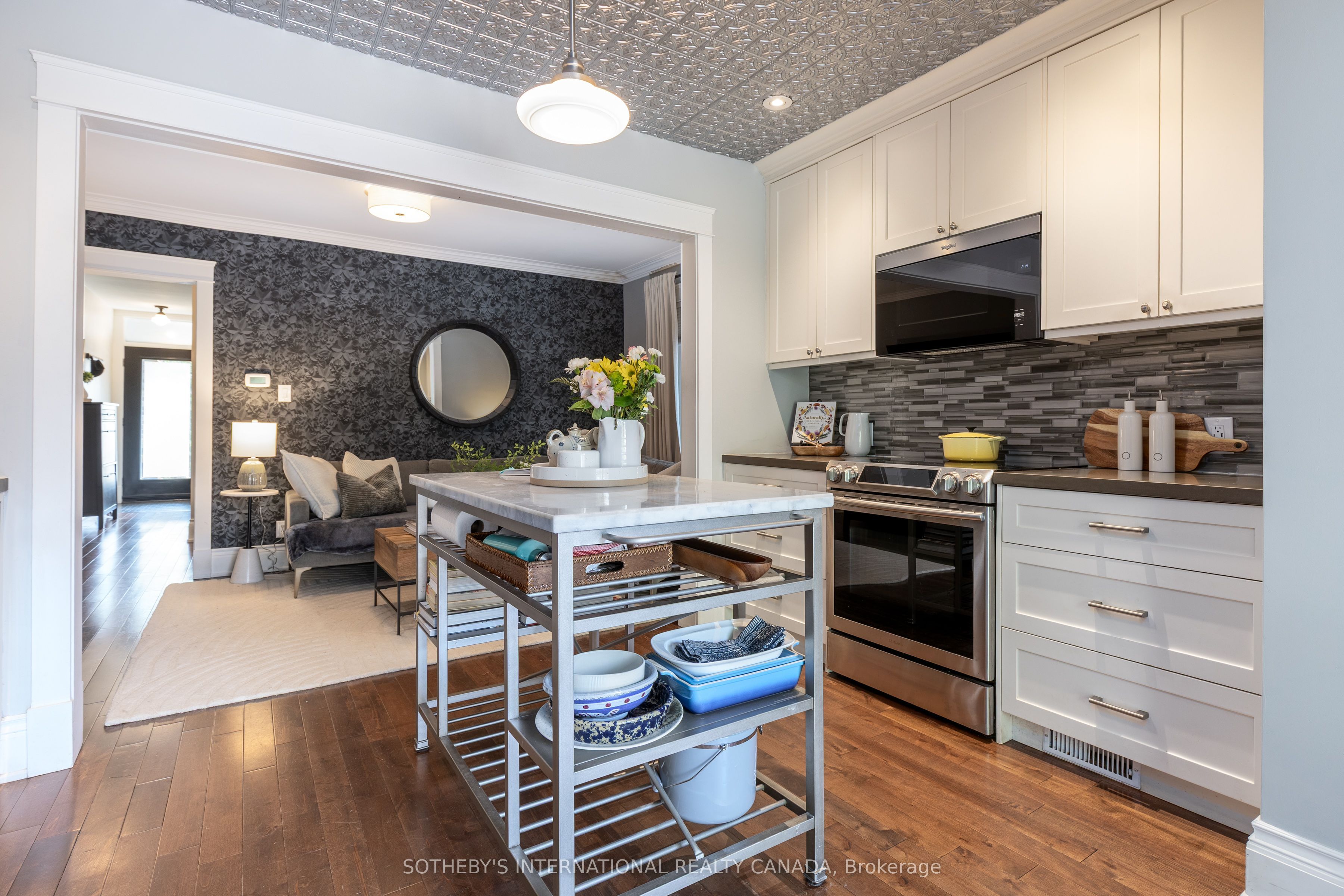 2 Rexford Road, Toronto, On M6s 2m3