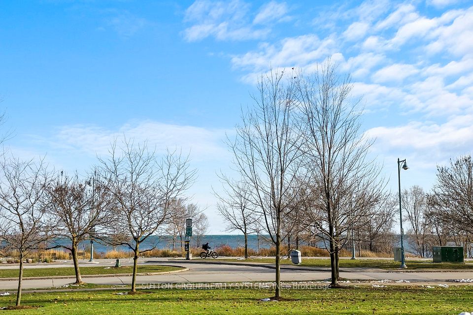 2095 Lake Shore Boulevard W 102, Toronto, On M8v 4g4