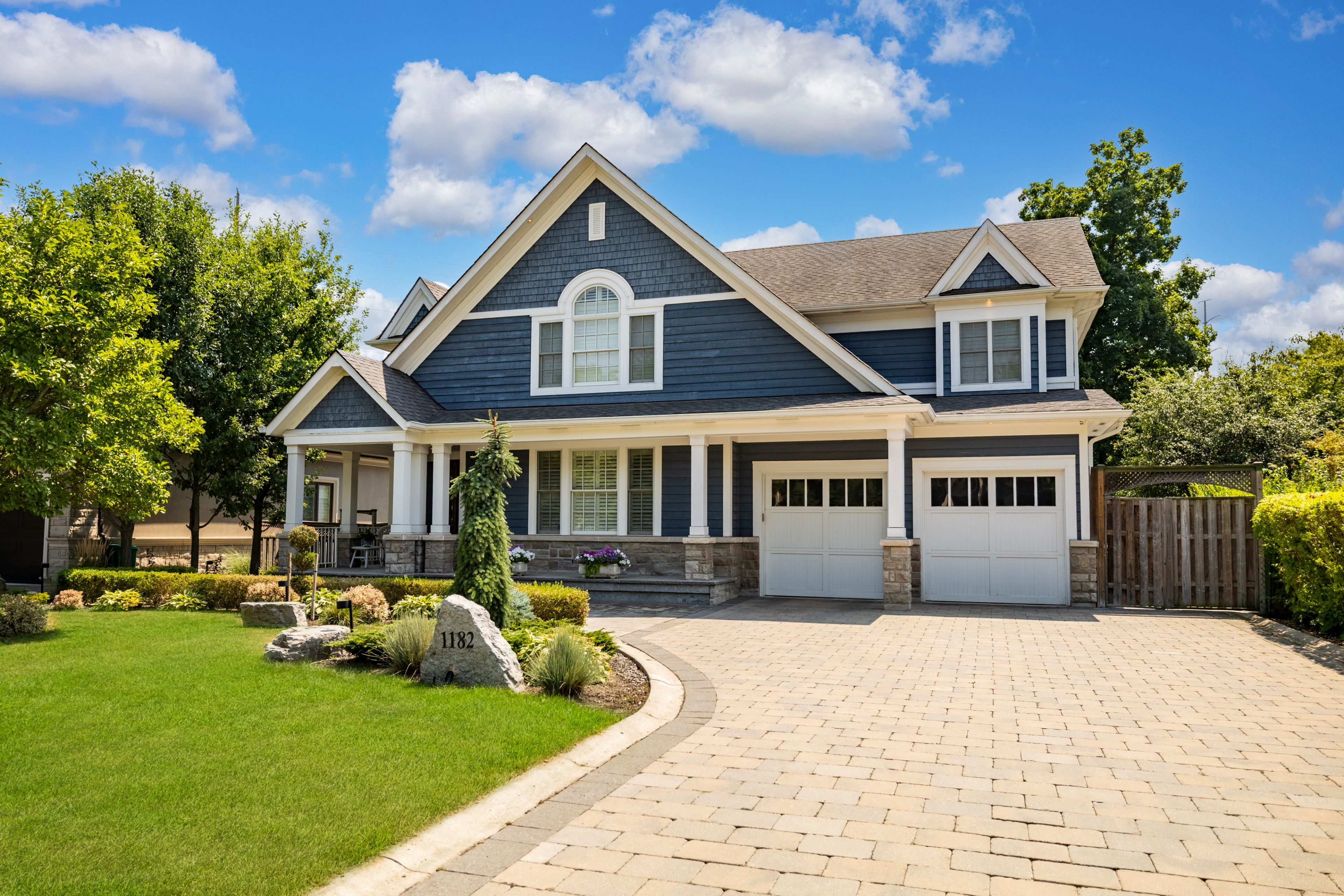 1182 Streambank Drive, Mississauga, On L5h 1w8
