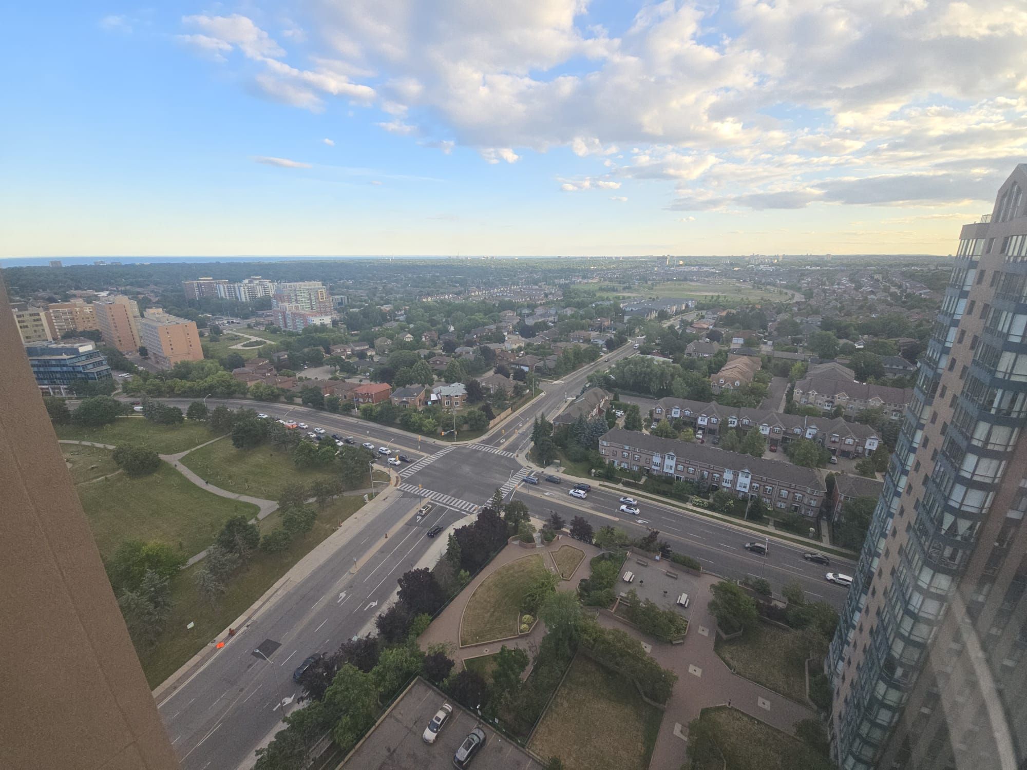 145 Hillcrest Avenue 2316, Mississauga, On L5b 3z1