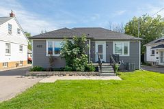 485 Evans Avenue, Toronto, On M8w 2v2
