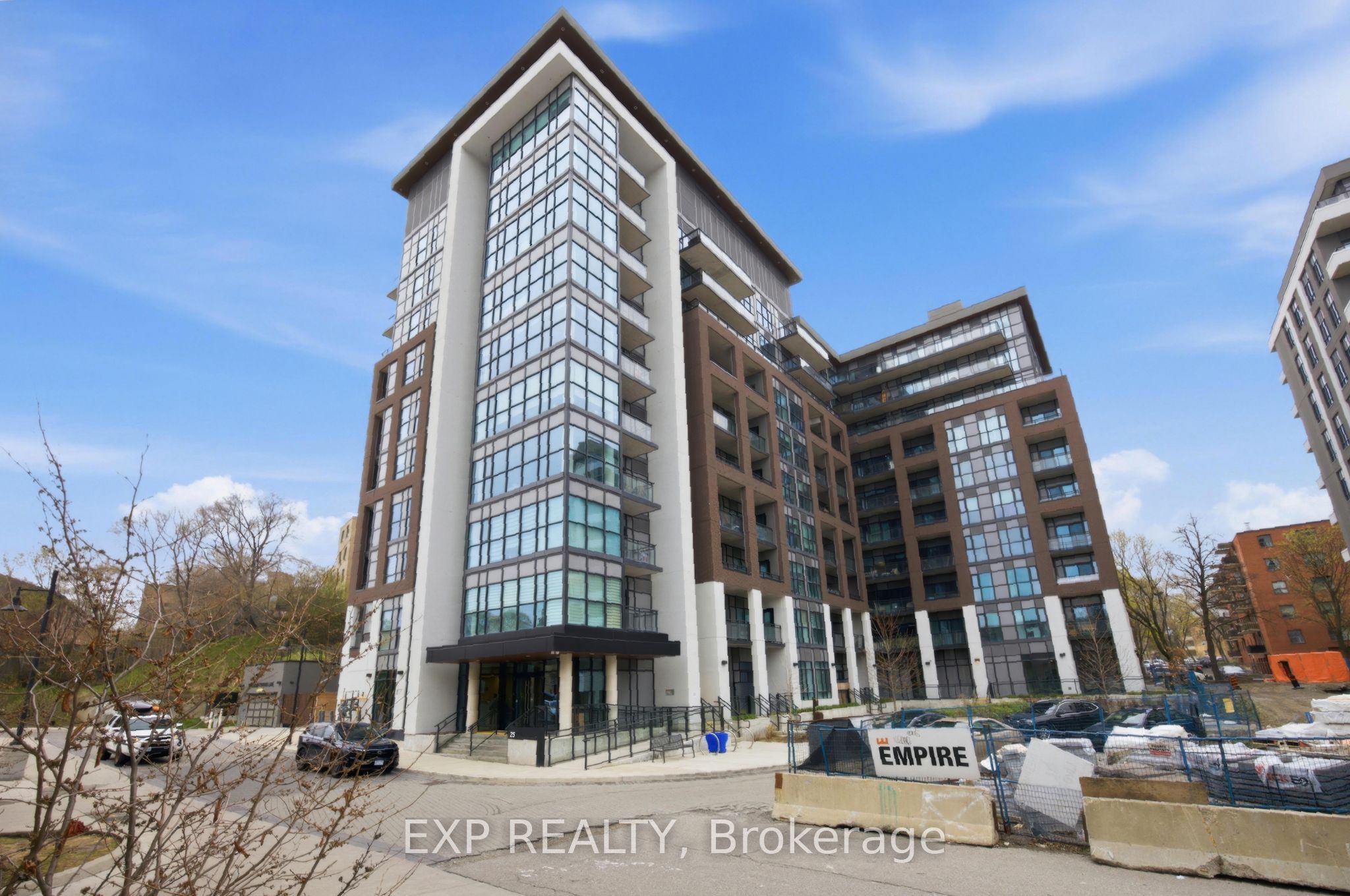 25 Neighborhood Lane 404, Toronto, On M8y 0c4