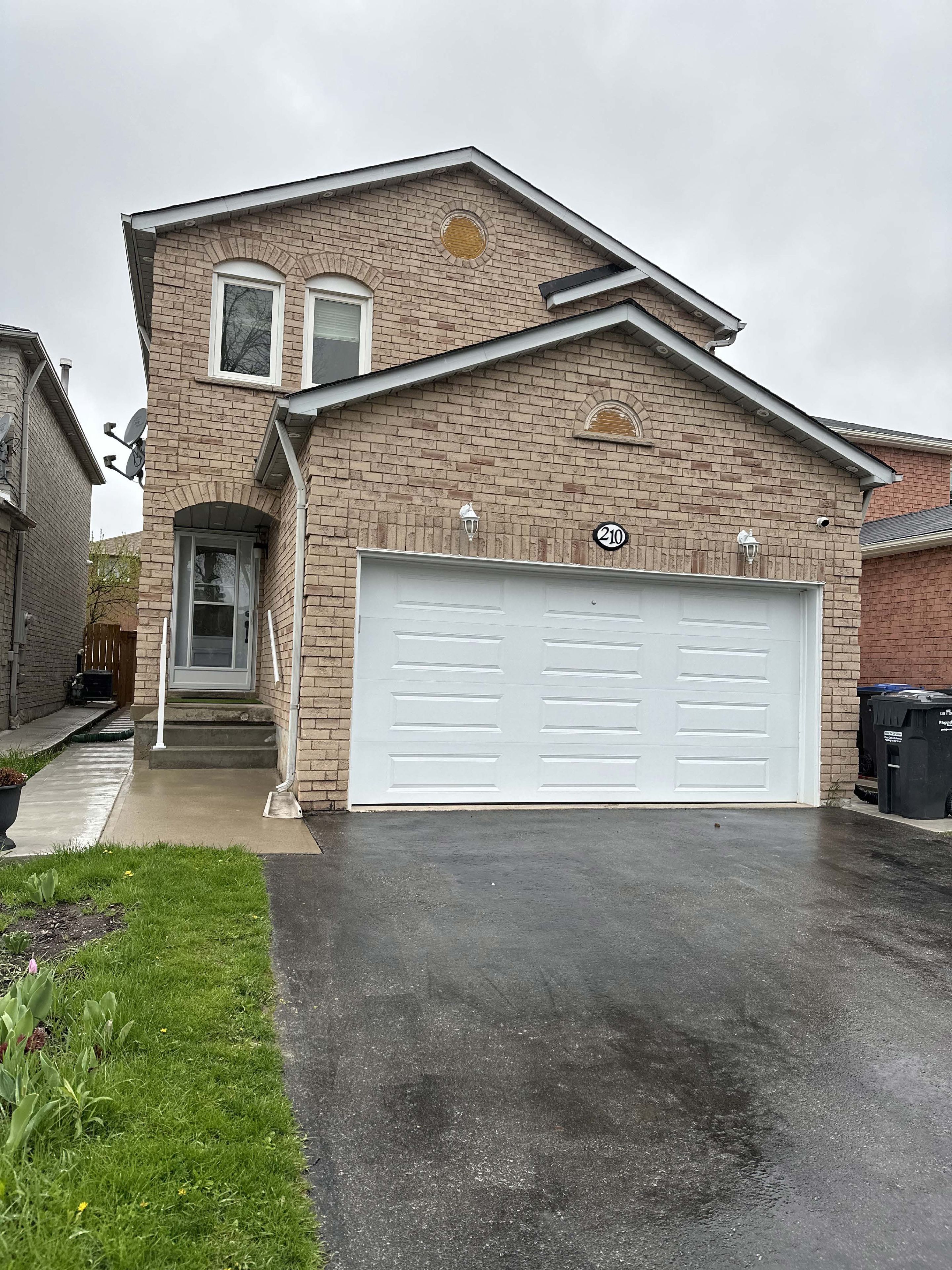 210 Ecclestone Drive Main, Brampton, On L6x 3r1