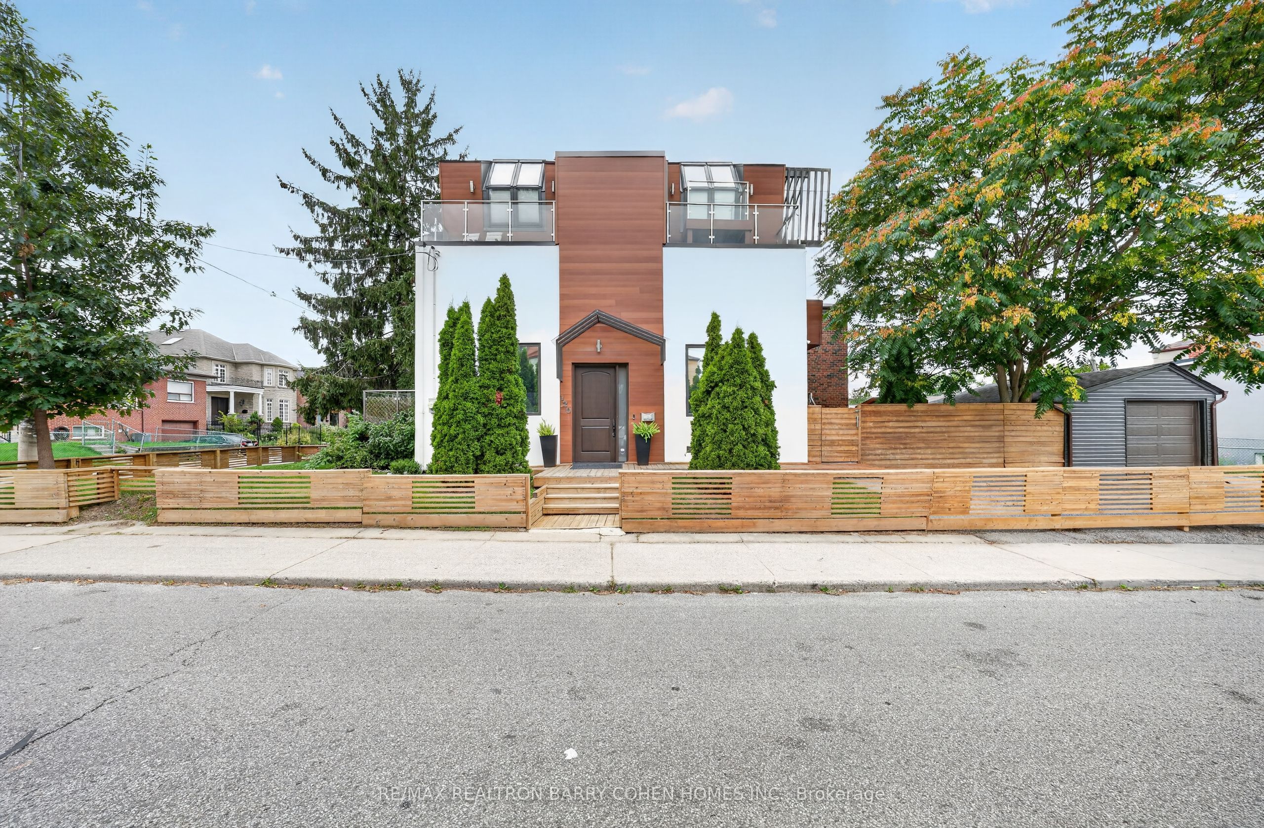 120 Hope Street, Toronto, On M6e 1k1