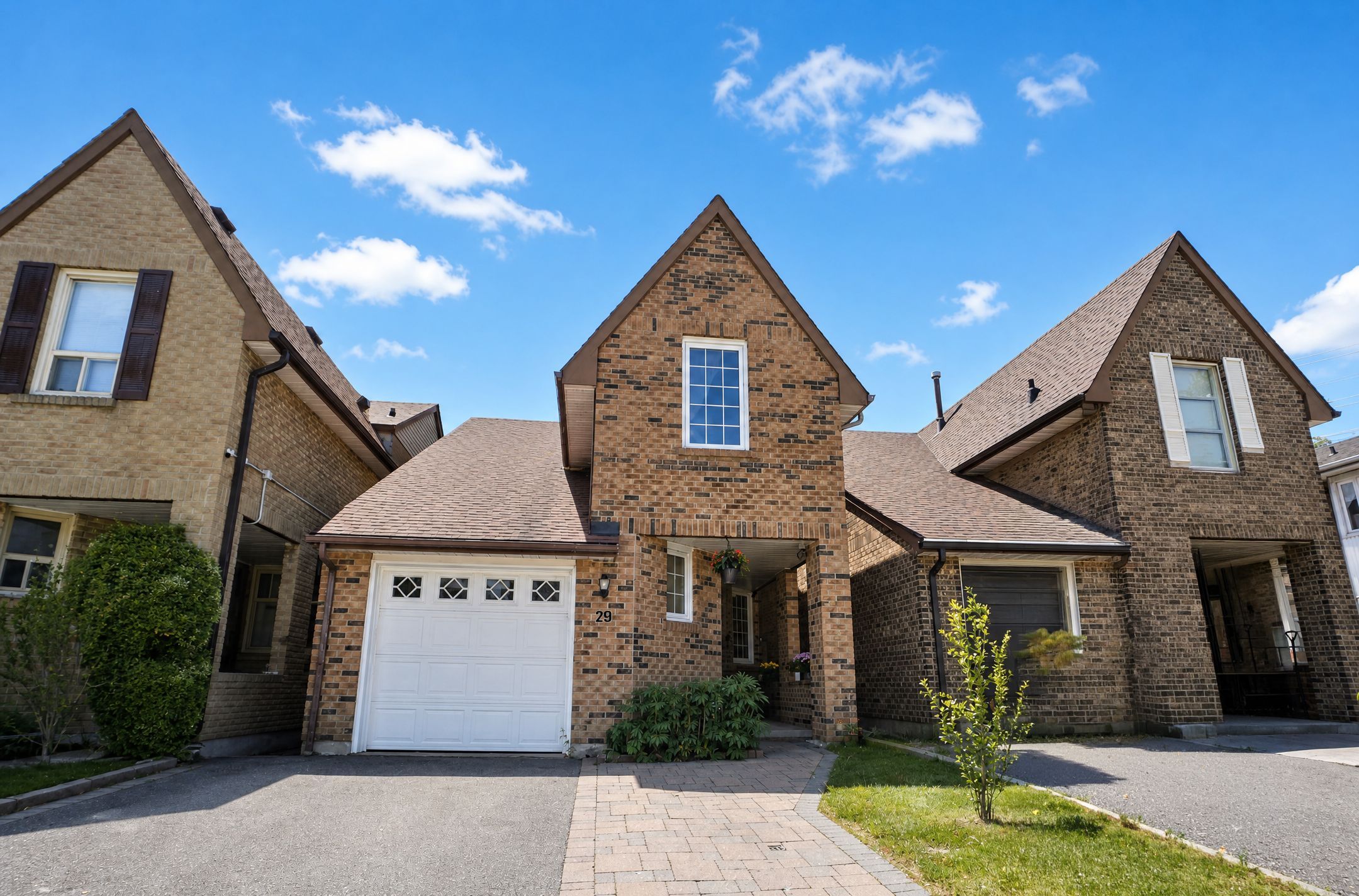 29 Norbrook Crescent, Toronto, On M9v 4p7