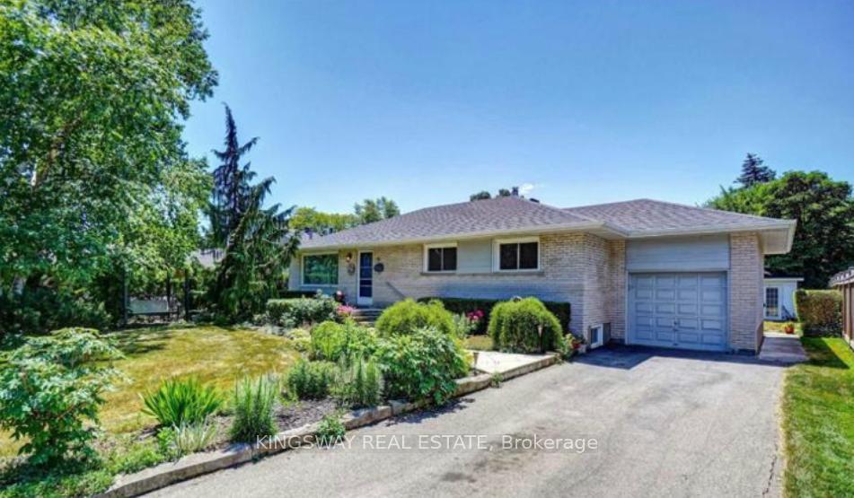 16 Plainsman Road, Mississauga, On L5n 1c5
